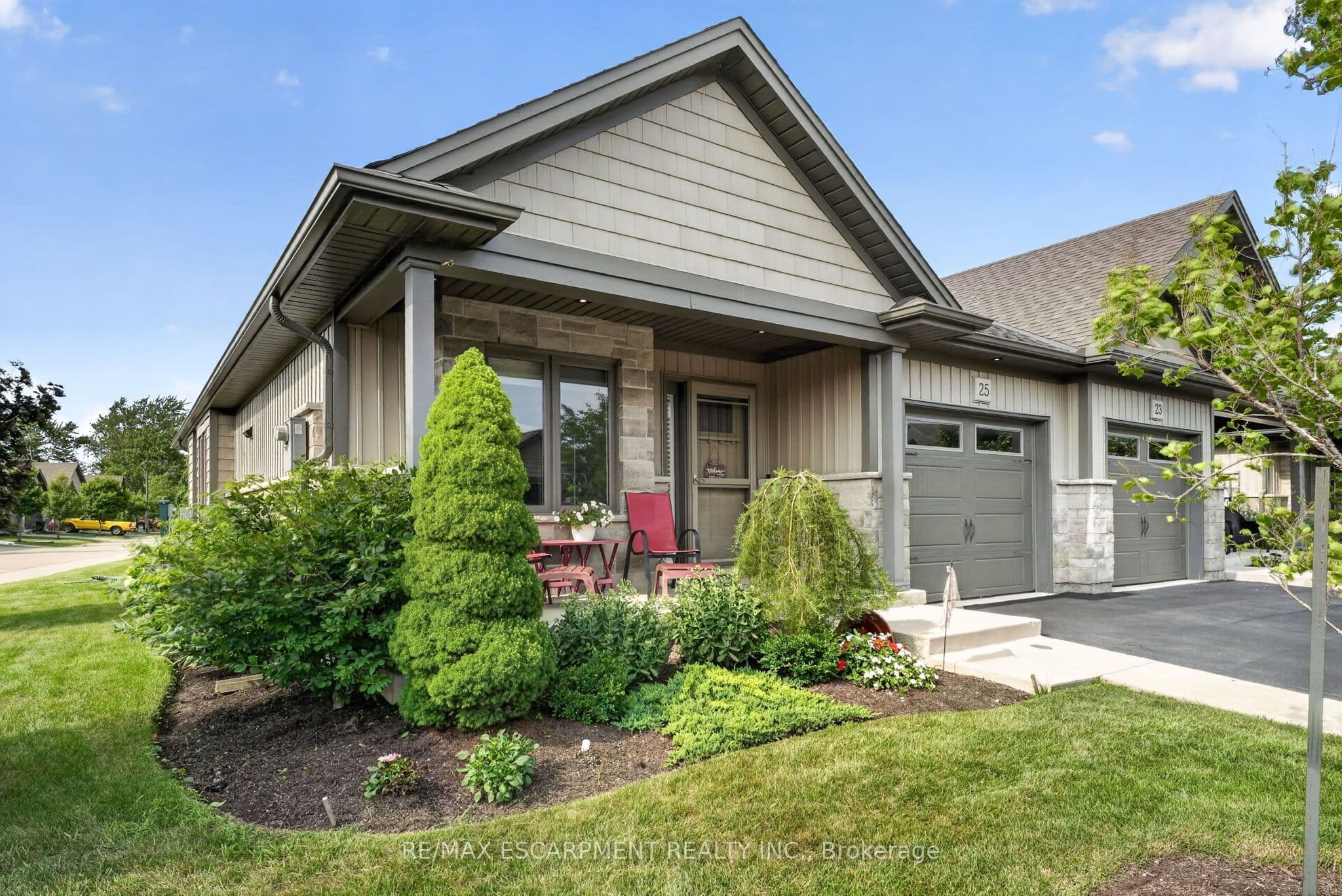 25 Richard Crescent photo 1