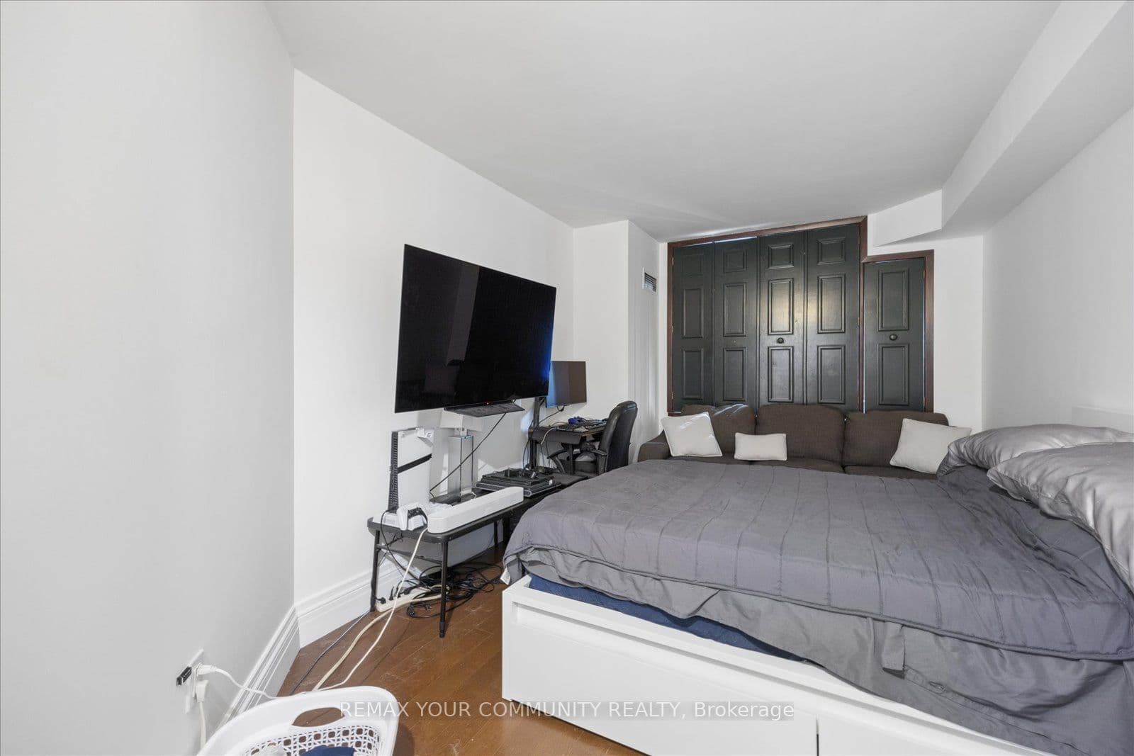 Unit 706 70 Mill Street photo 1
