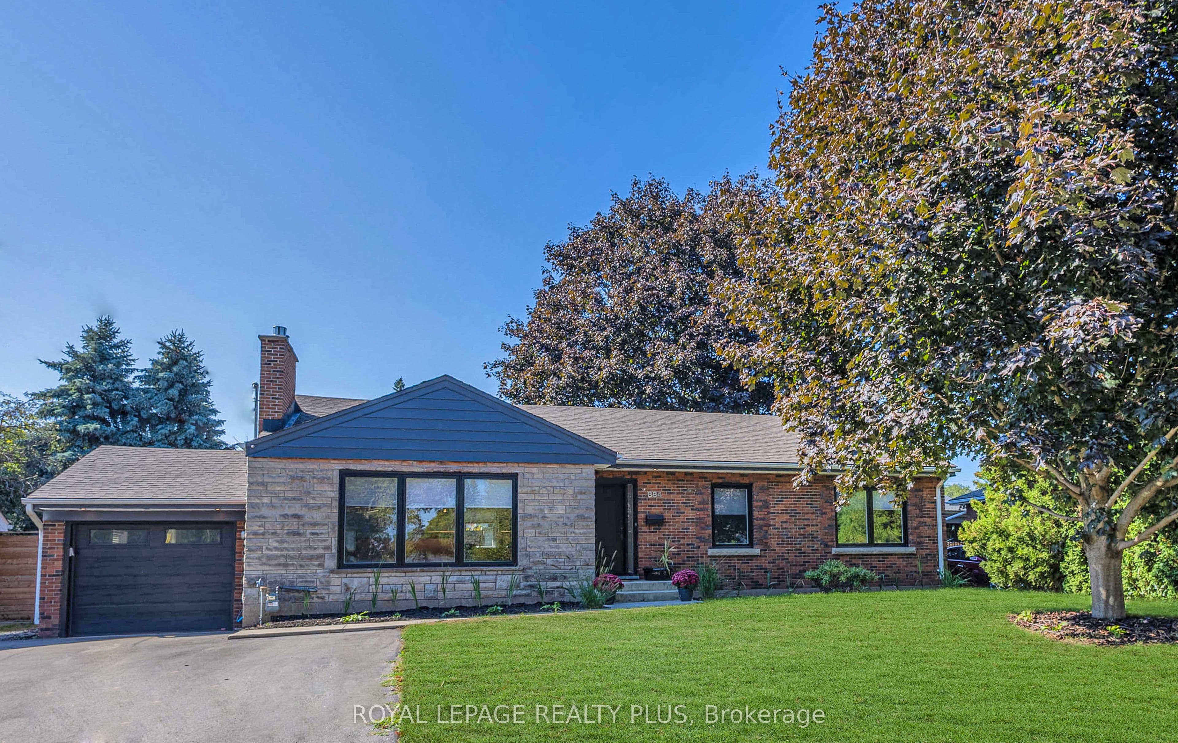884 Eagle Drive photo 1