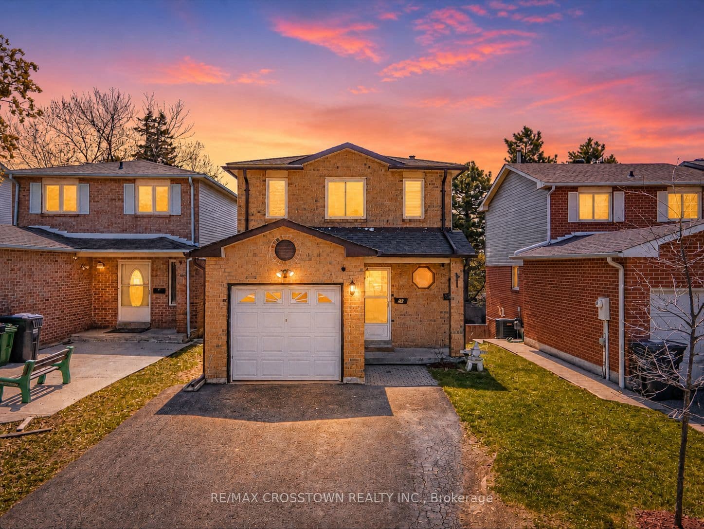 24 CASSANDER Crescent photo 1