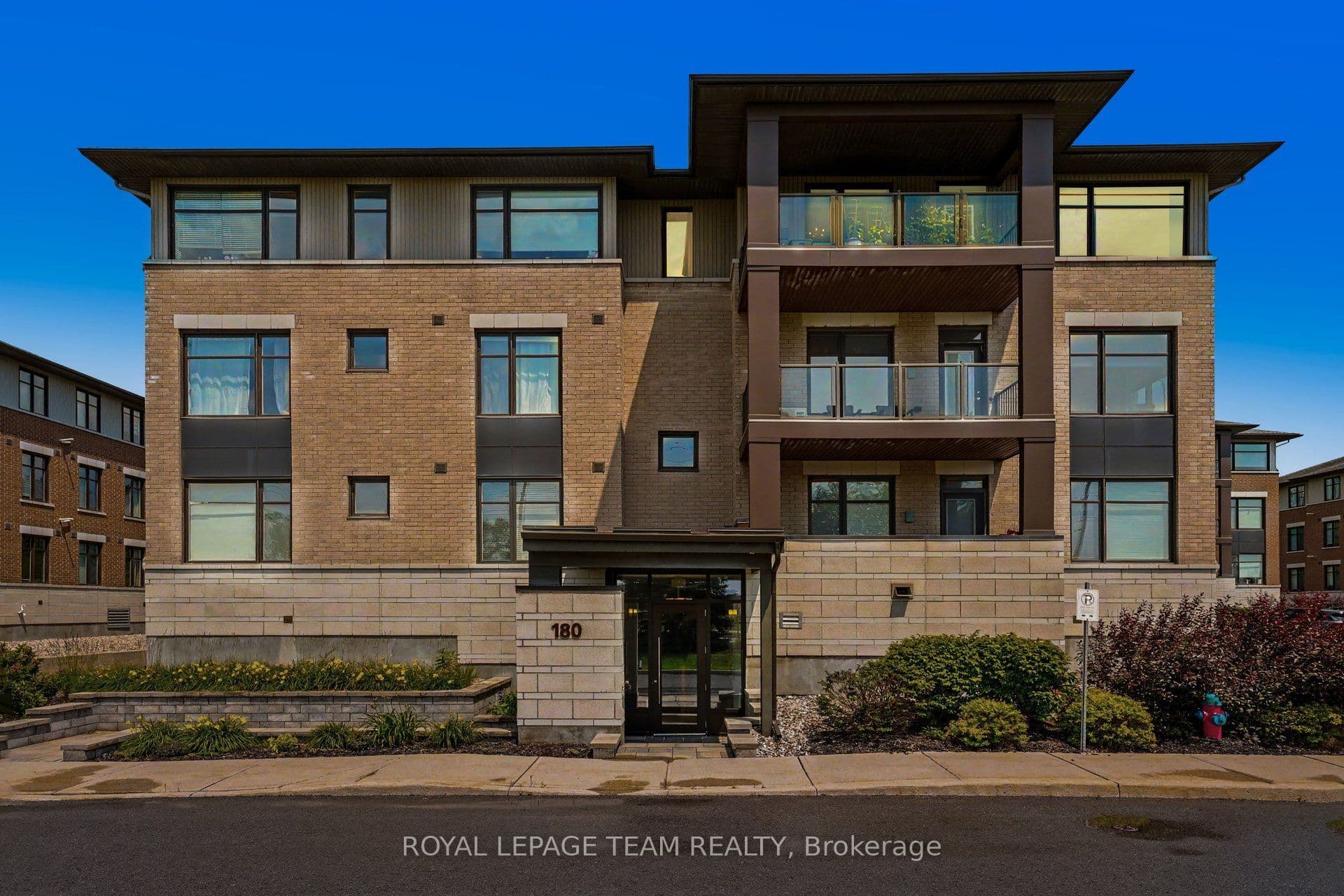 Unit 304 180 Guelph Private photo 1