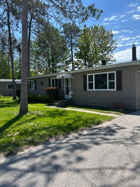 3 Golf Avenue photo 1