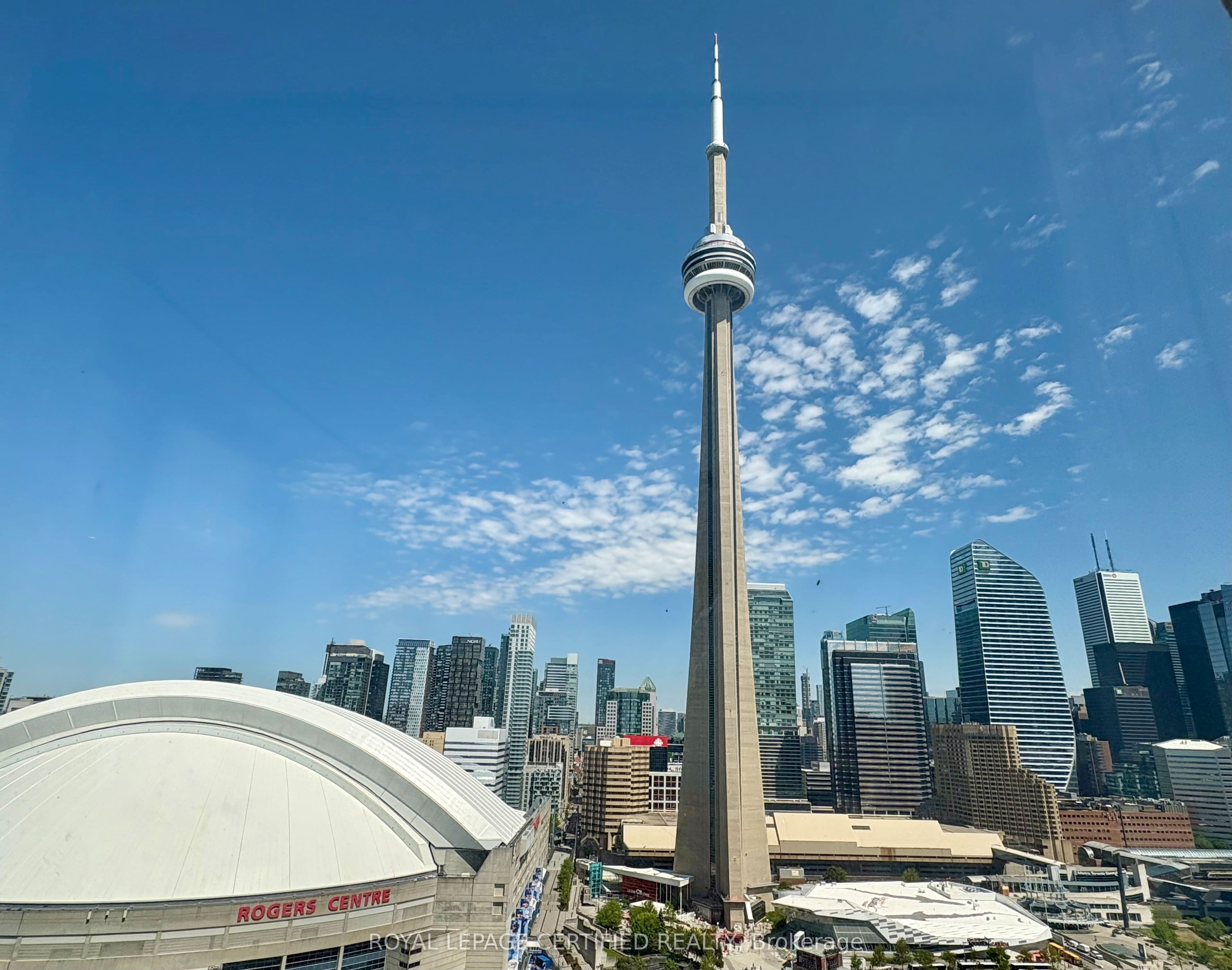 Unit 3005 270 Queens Quay photo 1