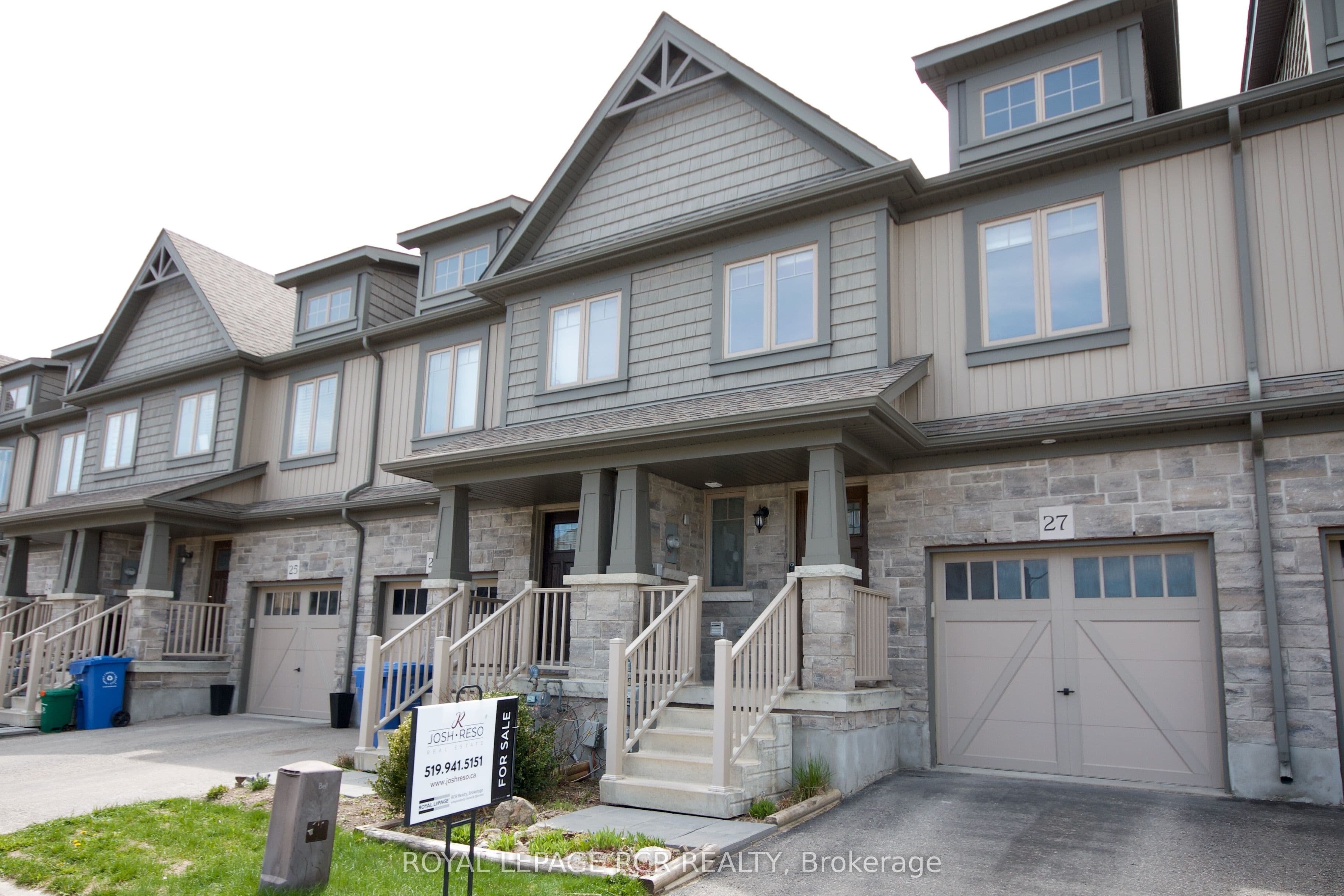 Unit 27 124 Parkinson Crescent photo 1