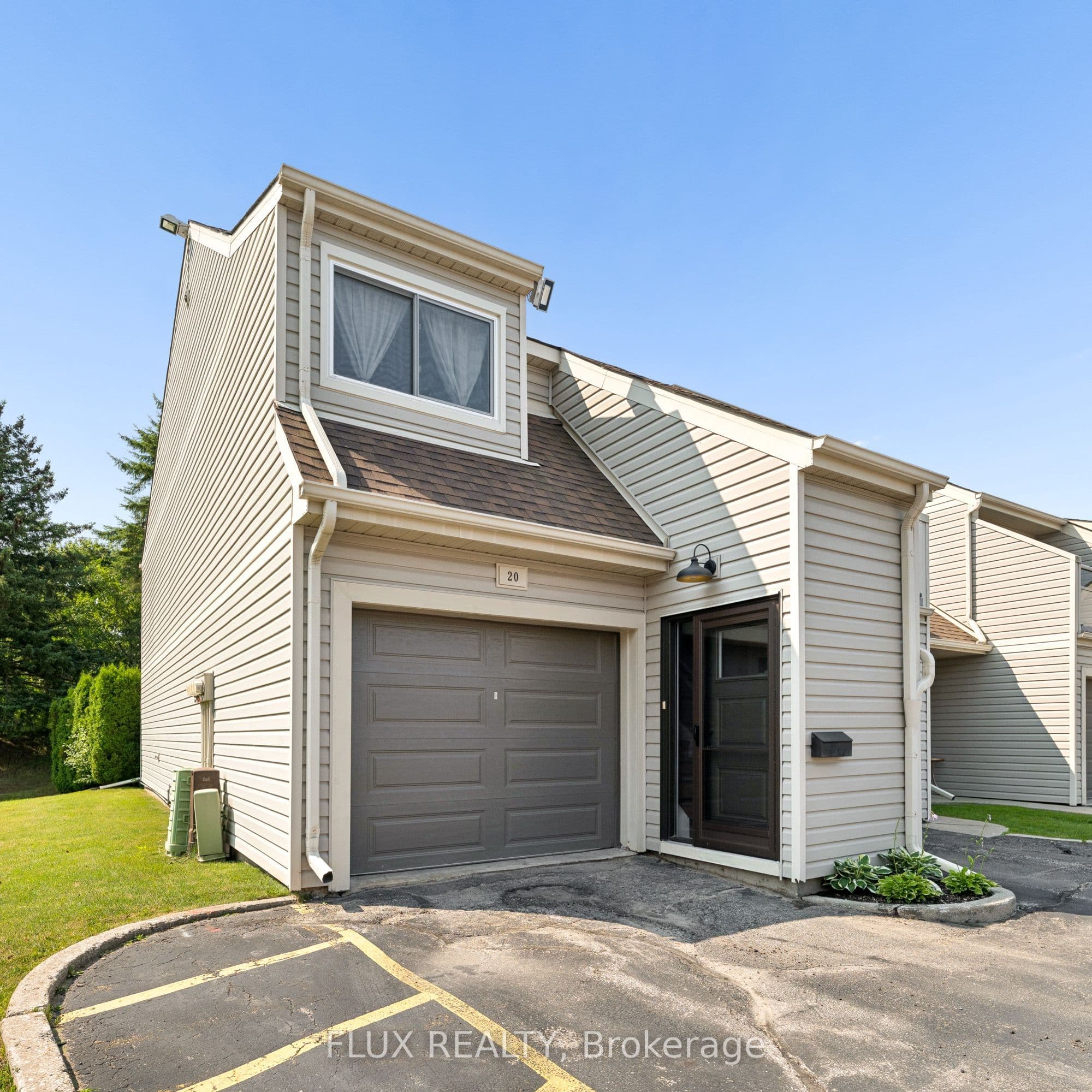 Unit 20 337 Kingswood Drive photo 1