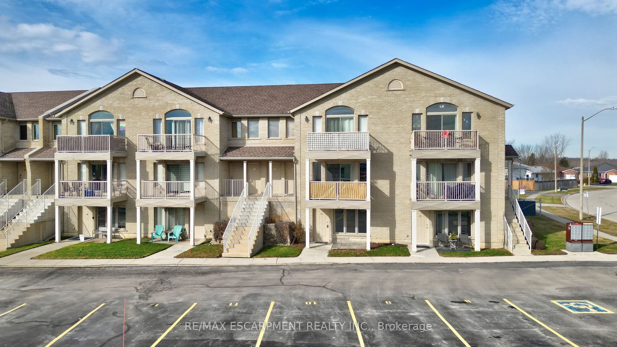Unit 102 50 Whitlaw Way photo 1