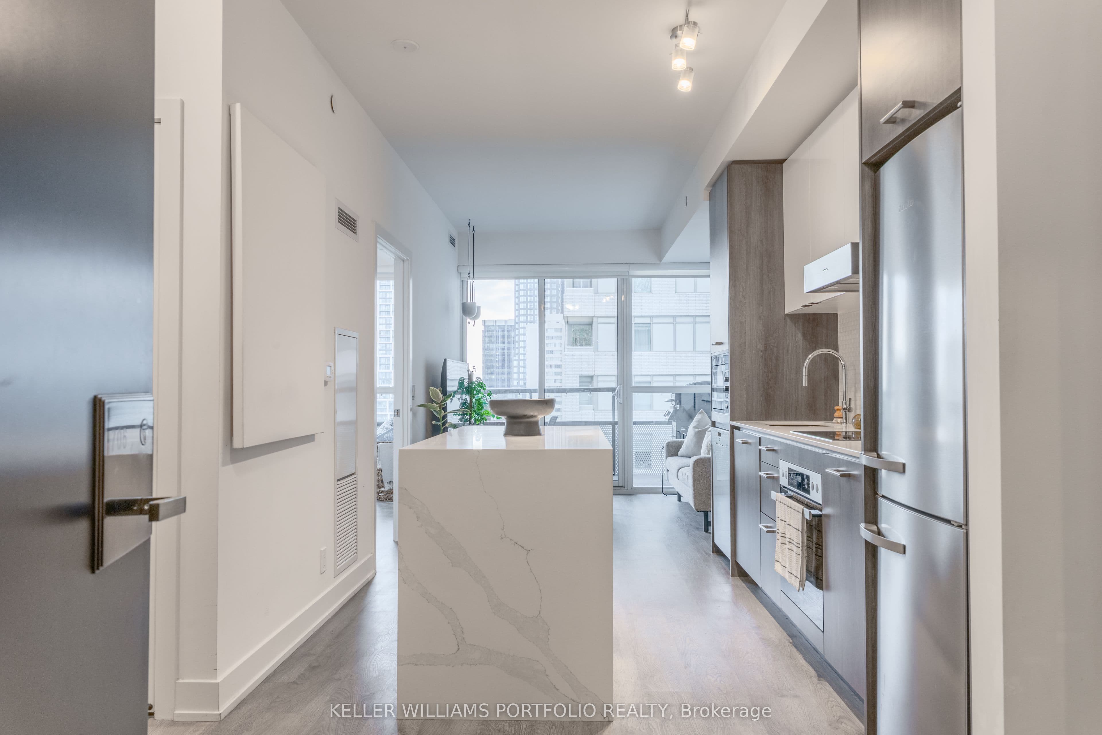 Unit 706 11 Lillian Street photo 1