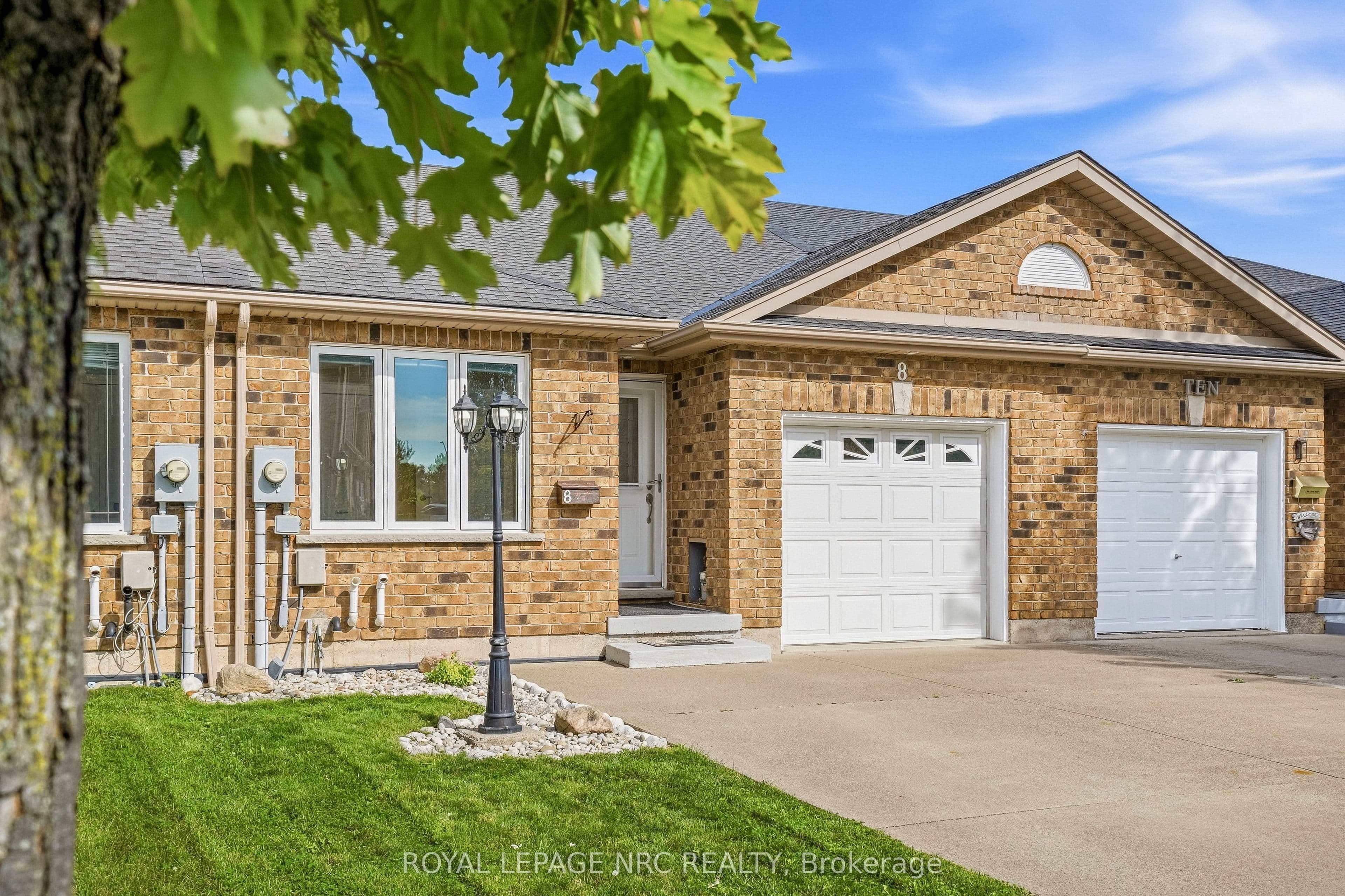 8 Bluegrass Crescent photo 1