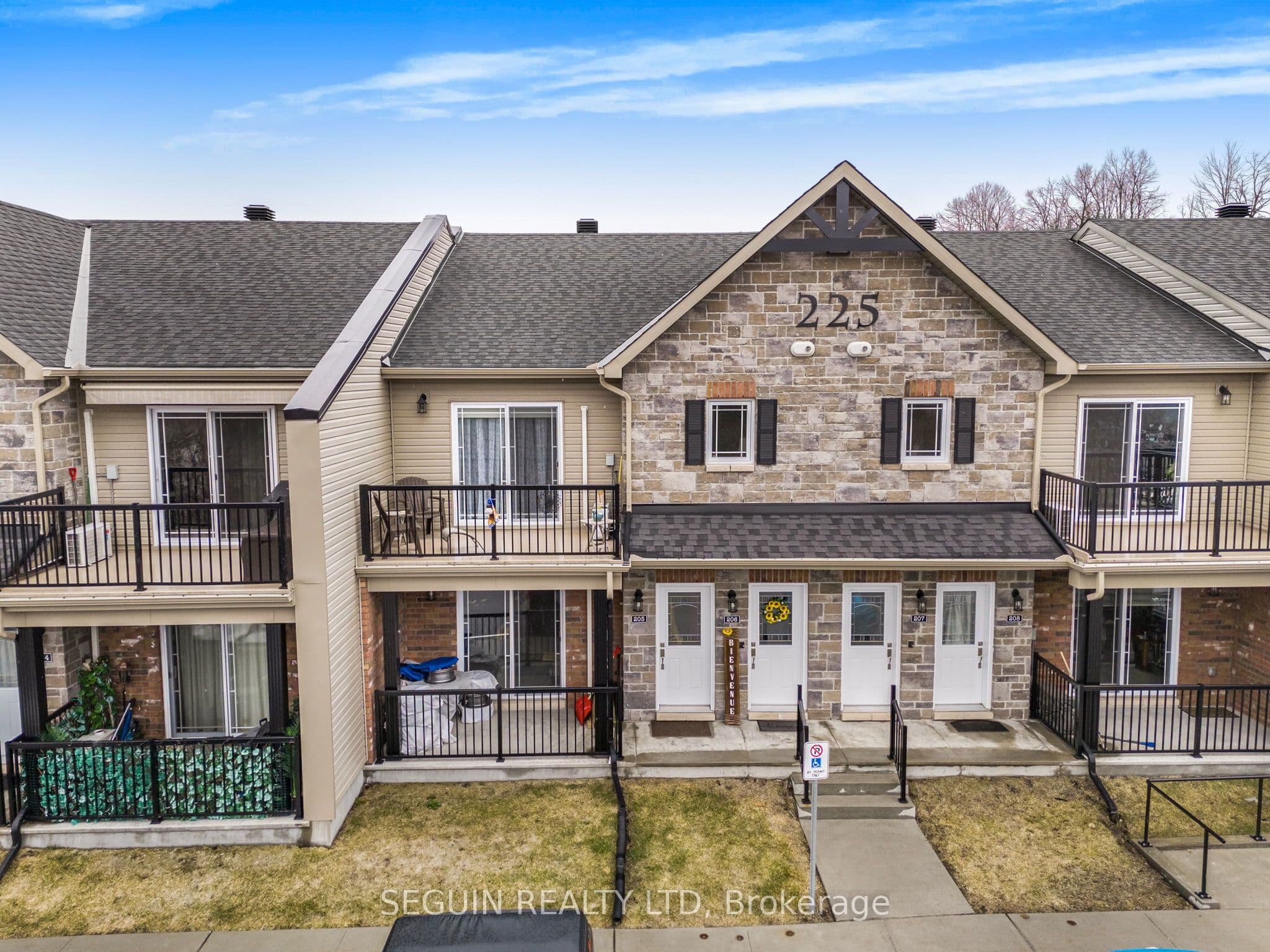 Unit 205 225 Spence Avenue photo 1