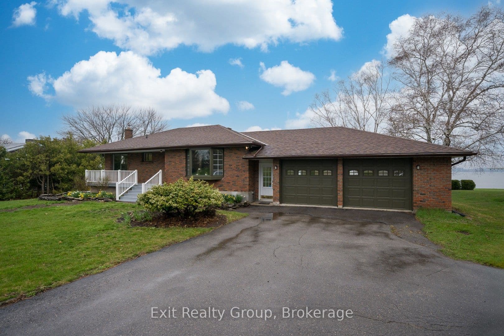 217 Massassauga Road photo 1