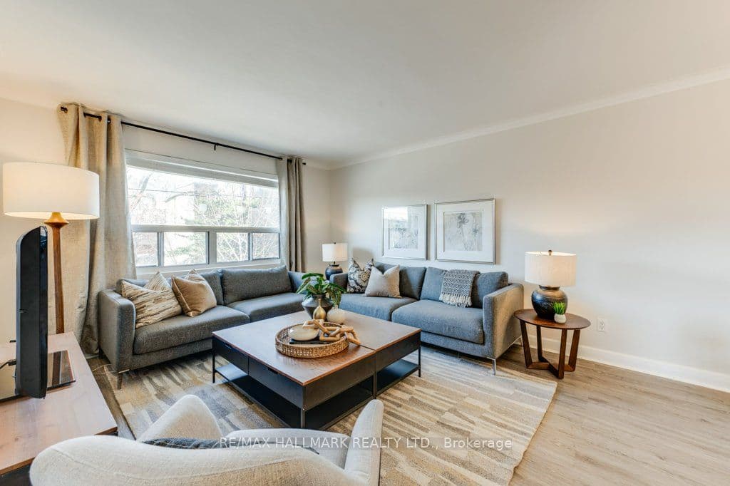 Unit Main 225 Woodville Avenue photo 1