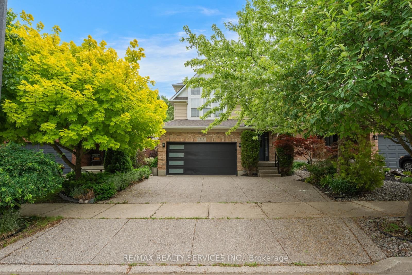 444 Lausanne Crescent photo 1