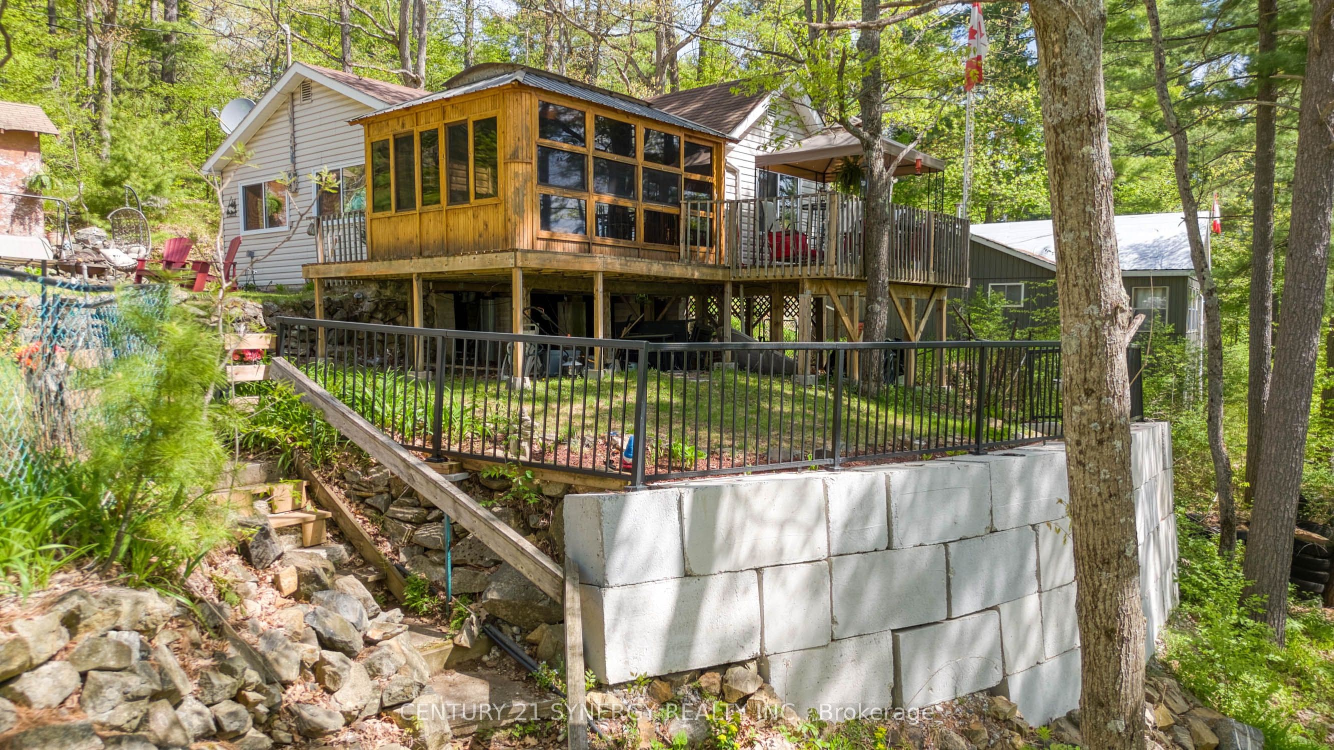 664 Raby Road photo 1
