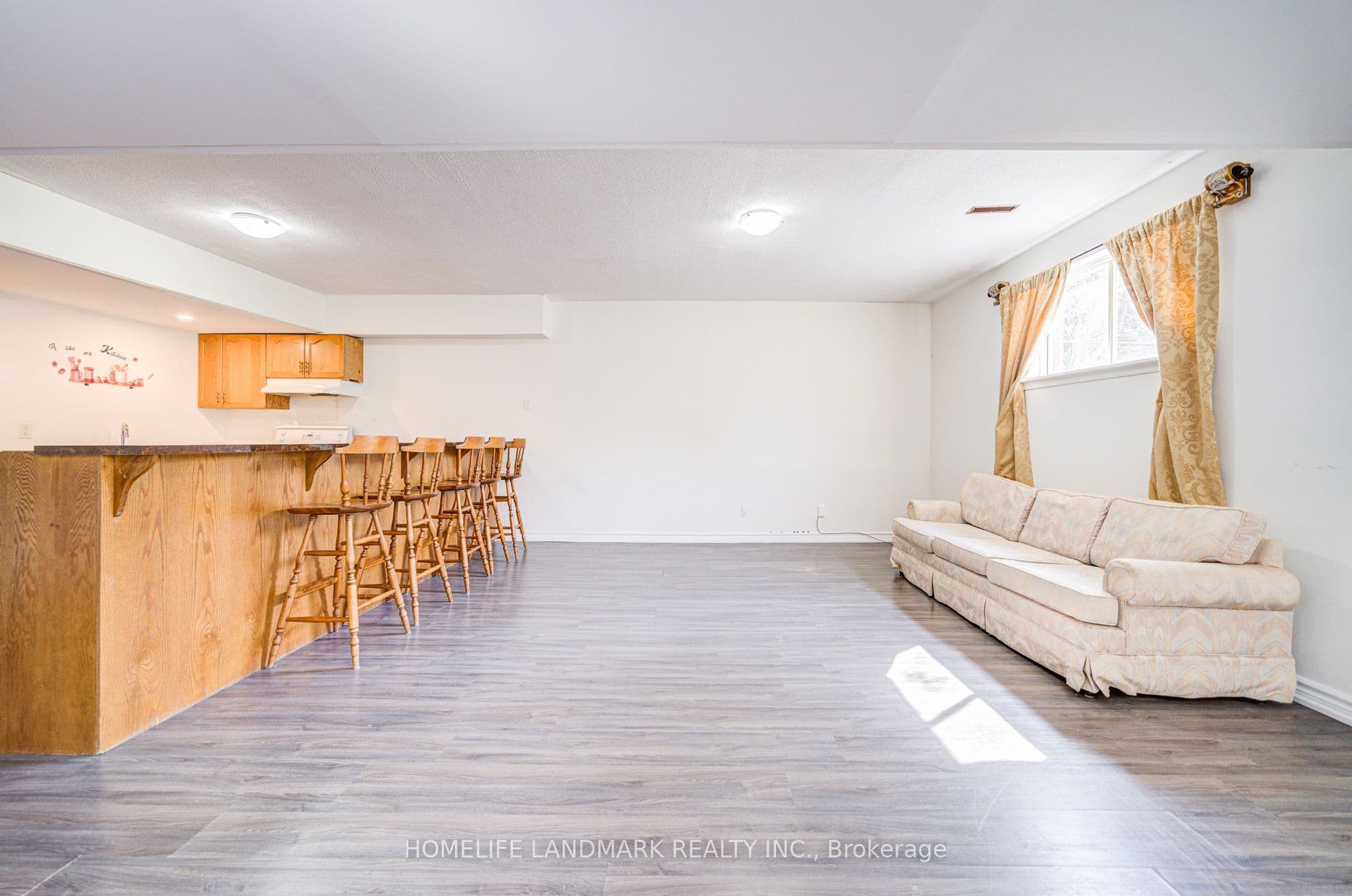 113 Oak Avenue photo 1