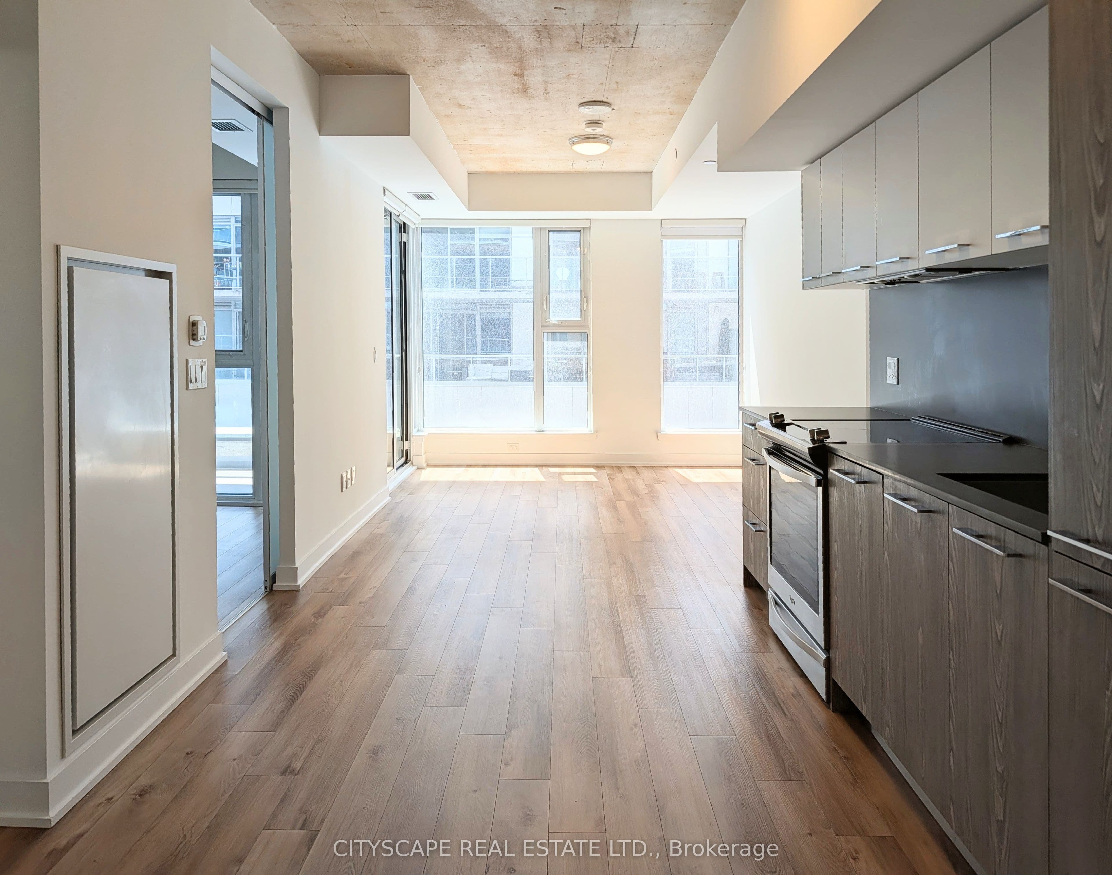Unit 514 30 Baseball Place photo 1