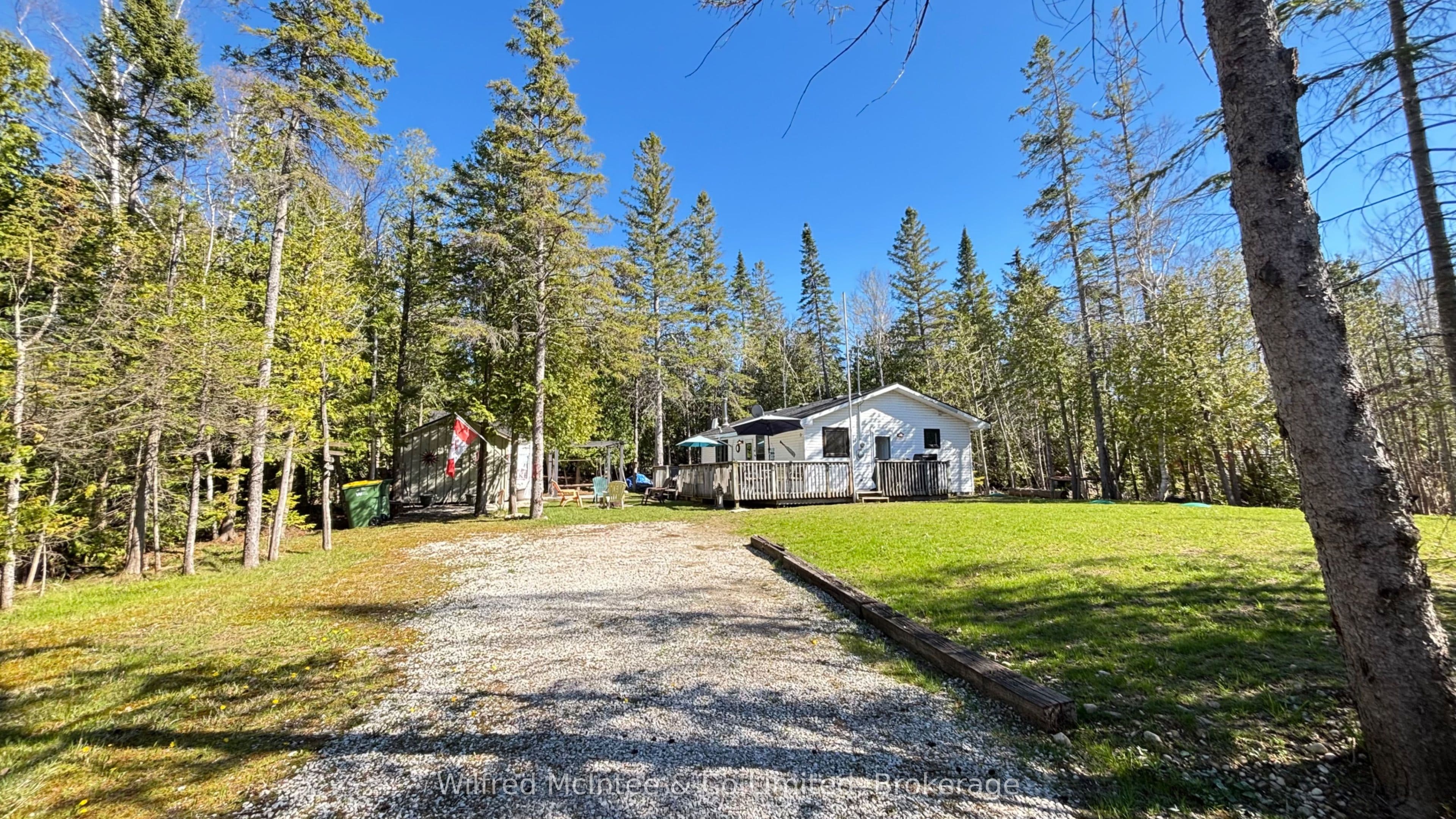 26 THOMPSON Avenue photo 1