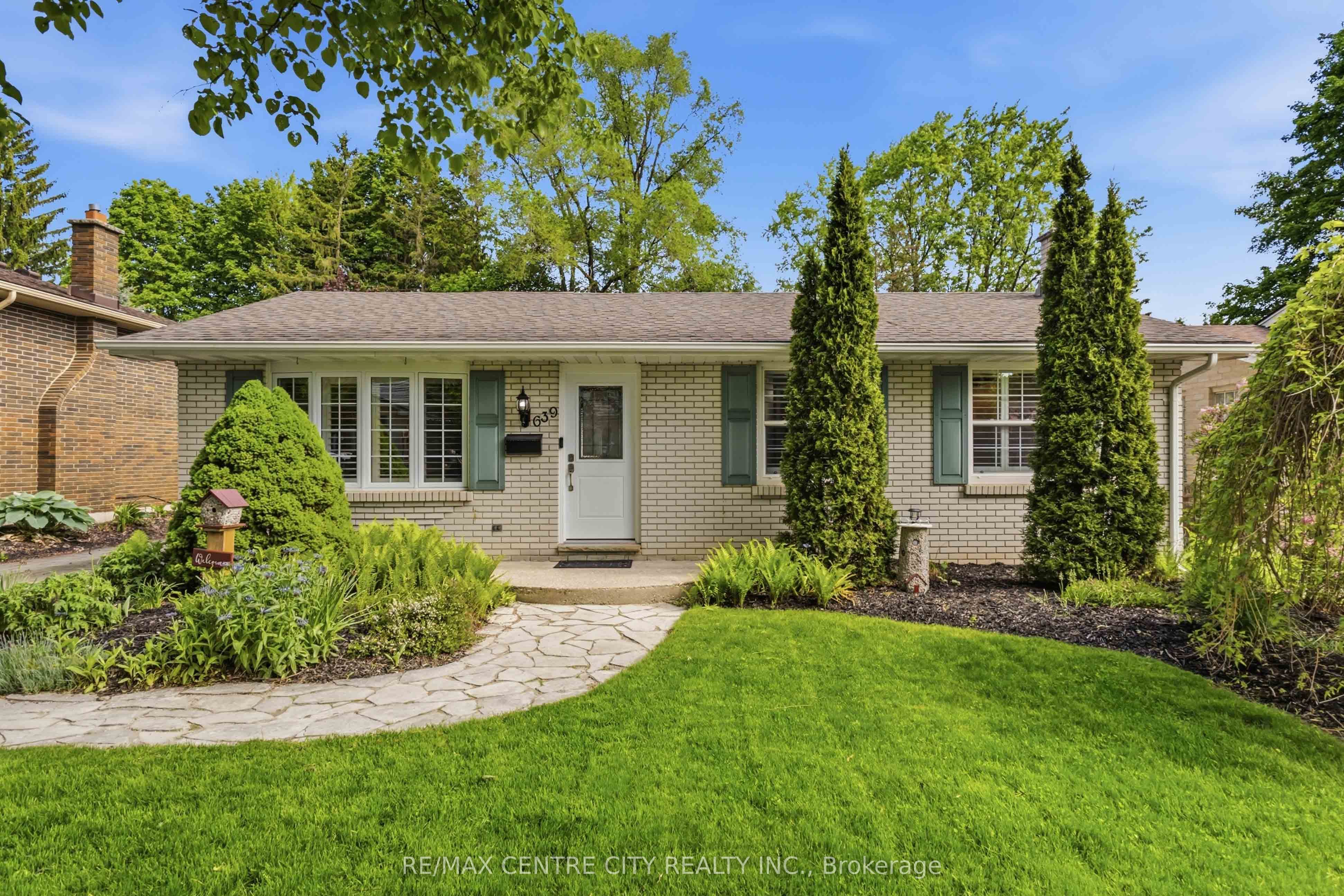 639 Dunboyne Crescent photo 1
