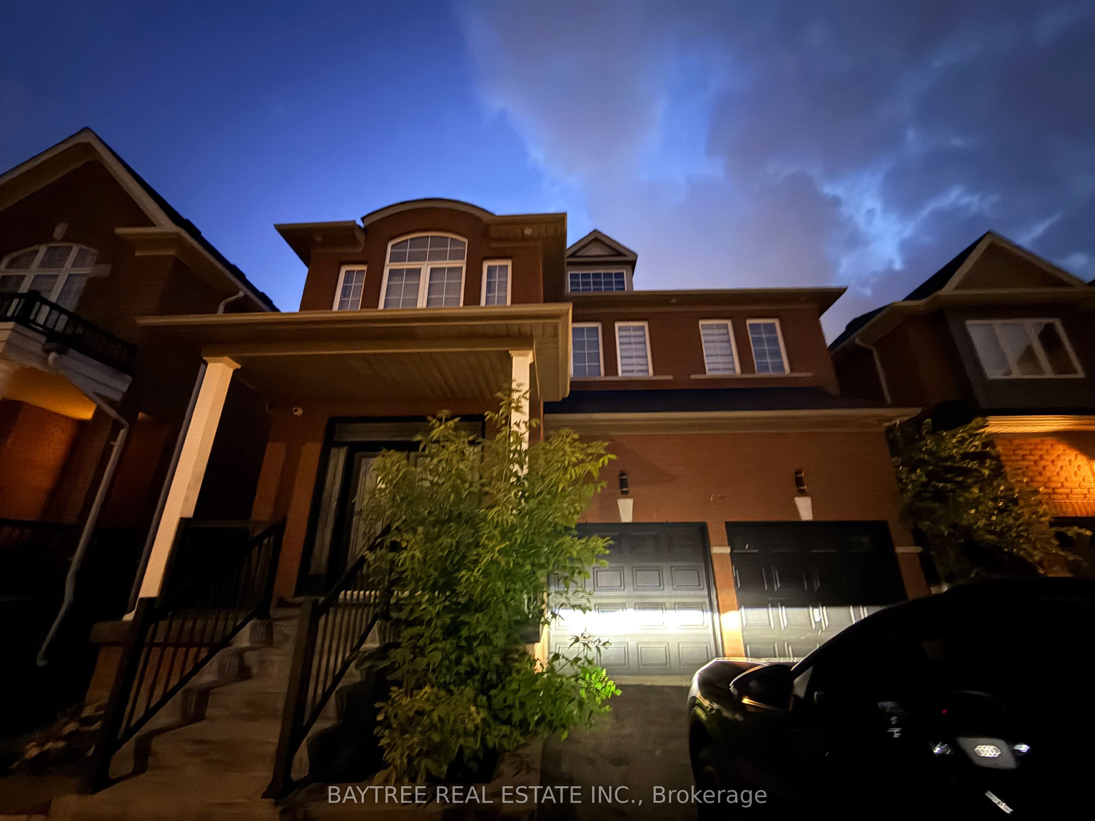 162 Bathurst Glen Drive photo 1