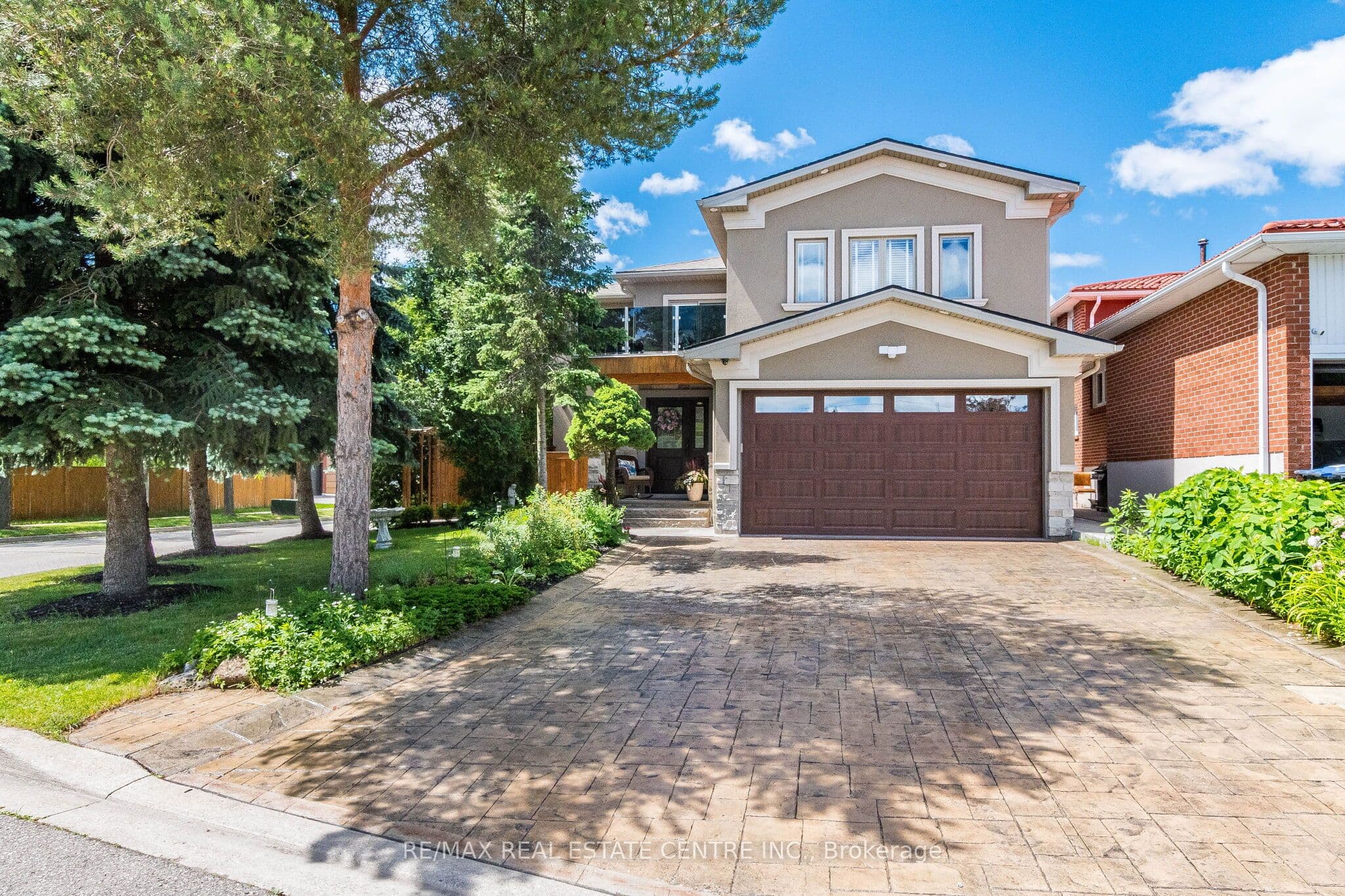 680 Bookham Crescent photo 1