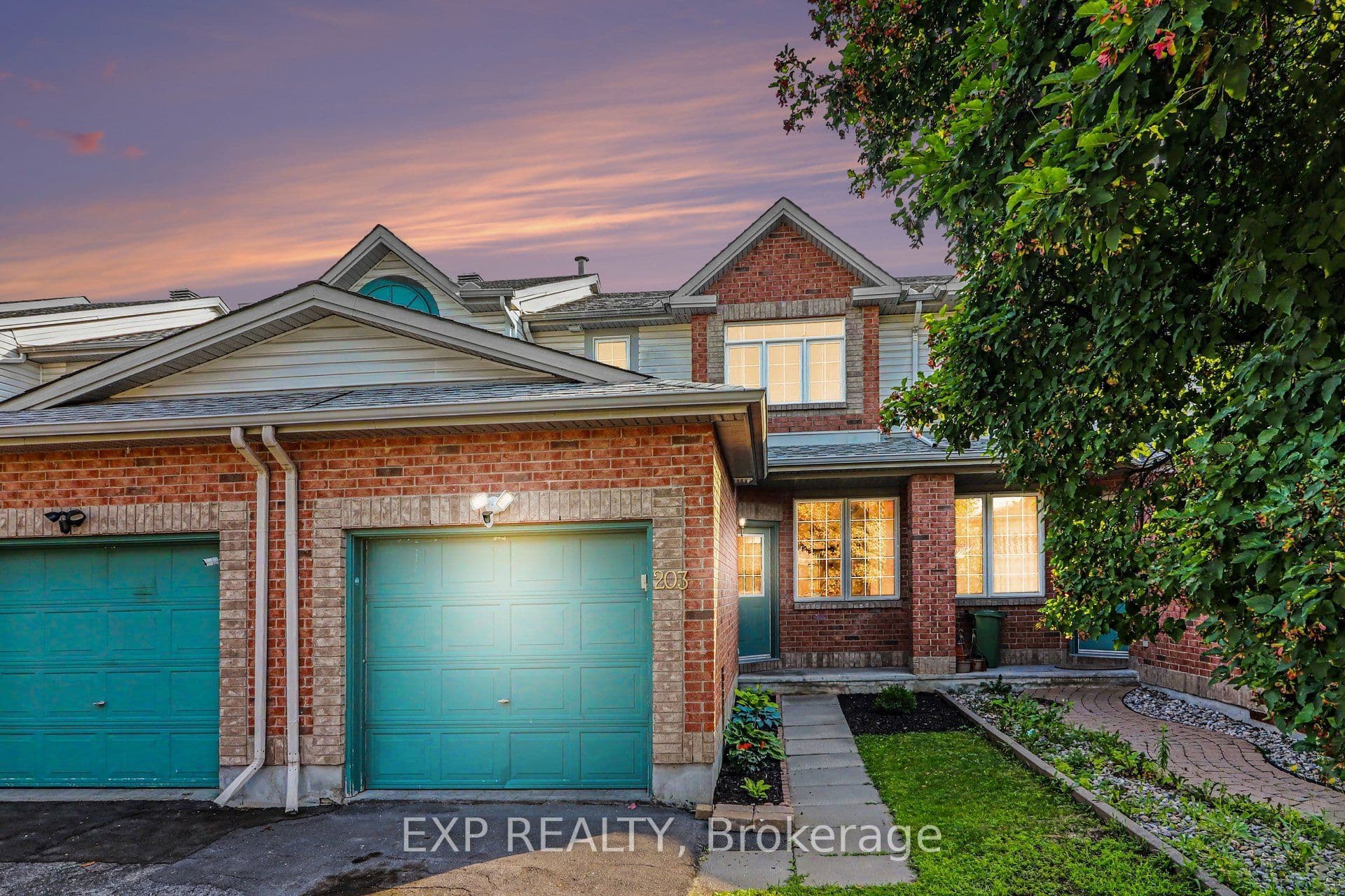 203 Duntroon Circle photo 1