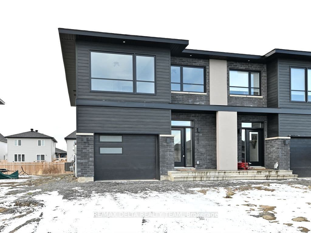 463 Denis Street photo 1