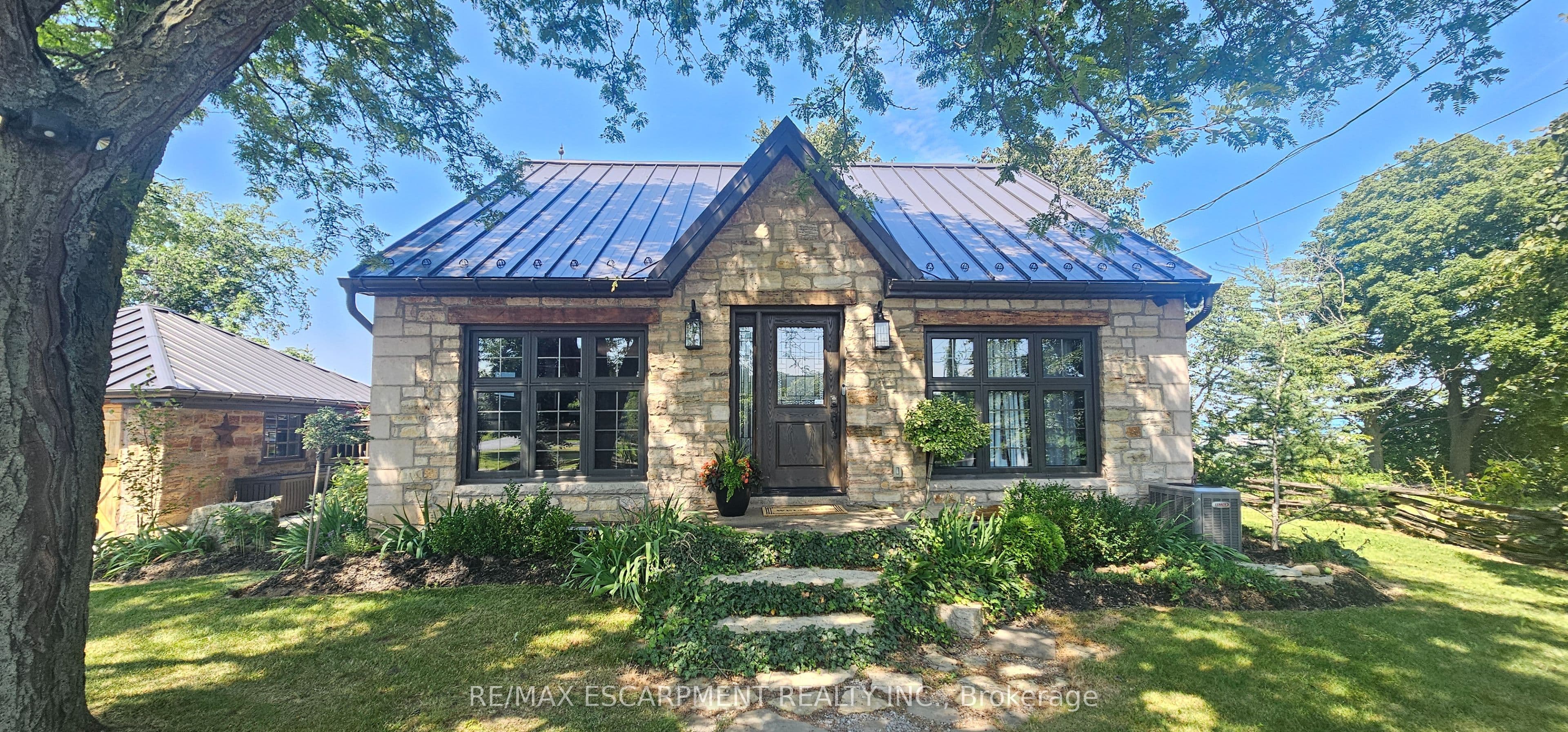 665 RIDGE Road photo 1