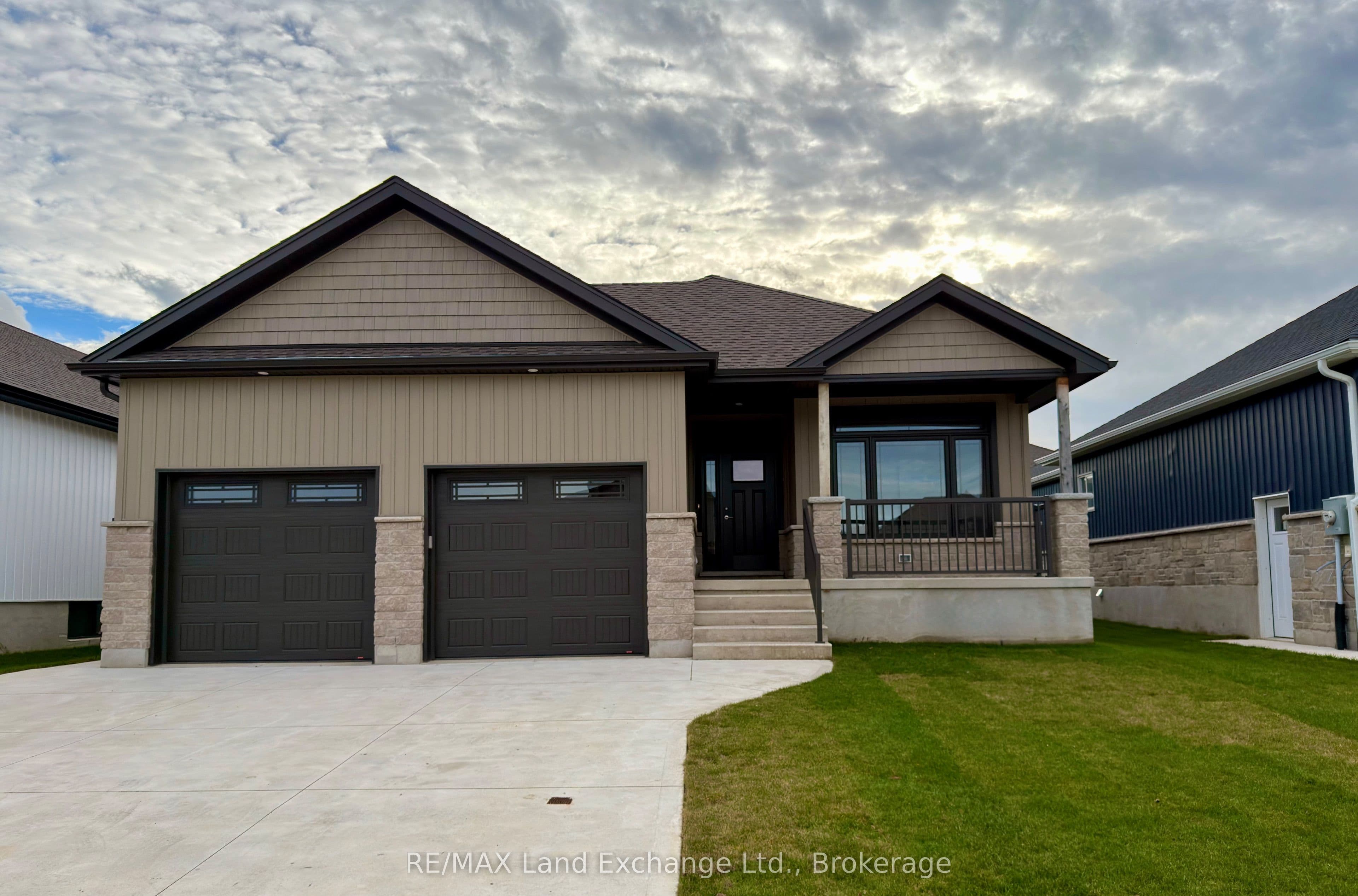 155 WESTLINKS Drive photo 1