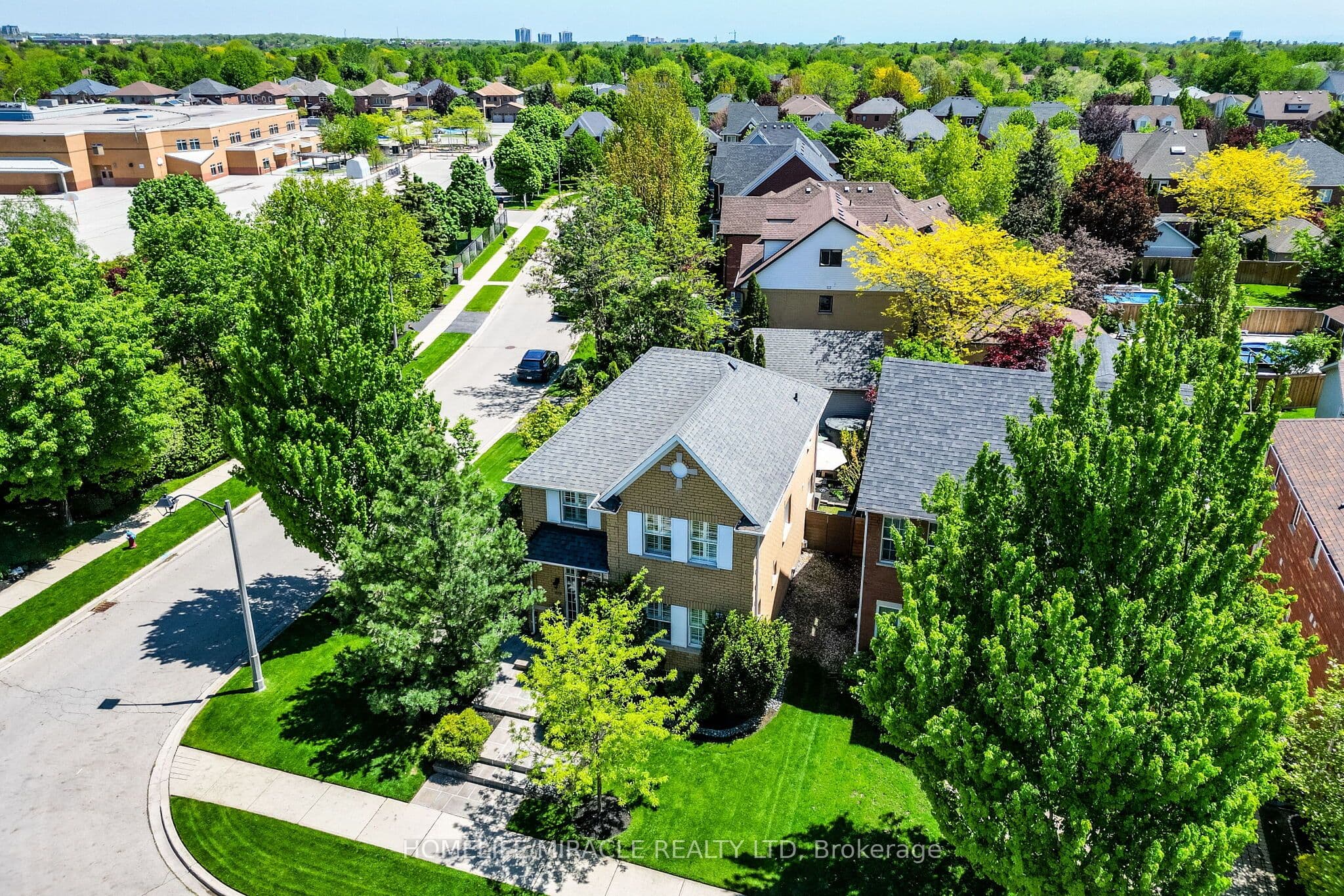 464 Ambleside Drive photo 1