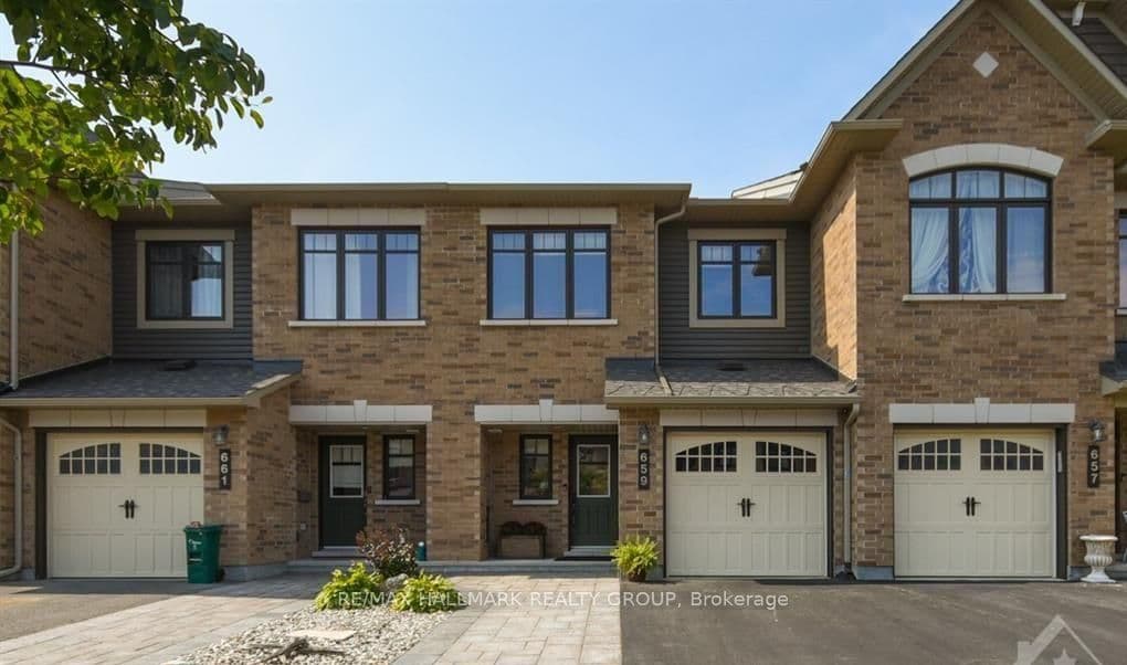 659 Petrichor Crescent photo 1