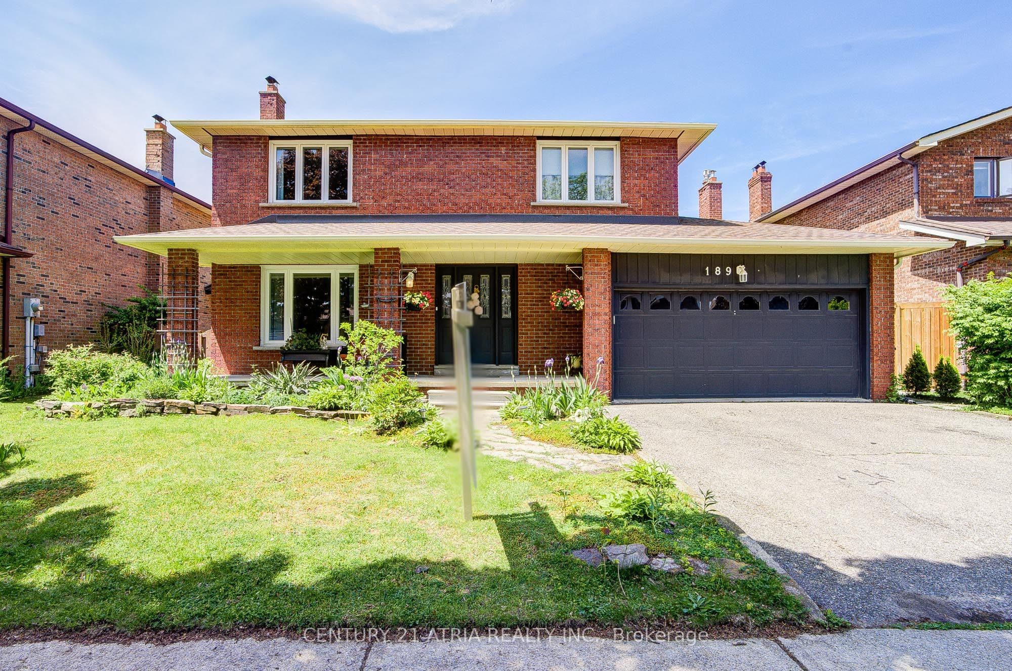 189 Louis Drive photo 1