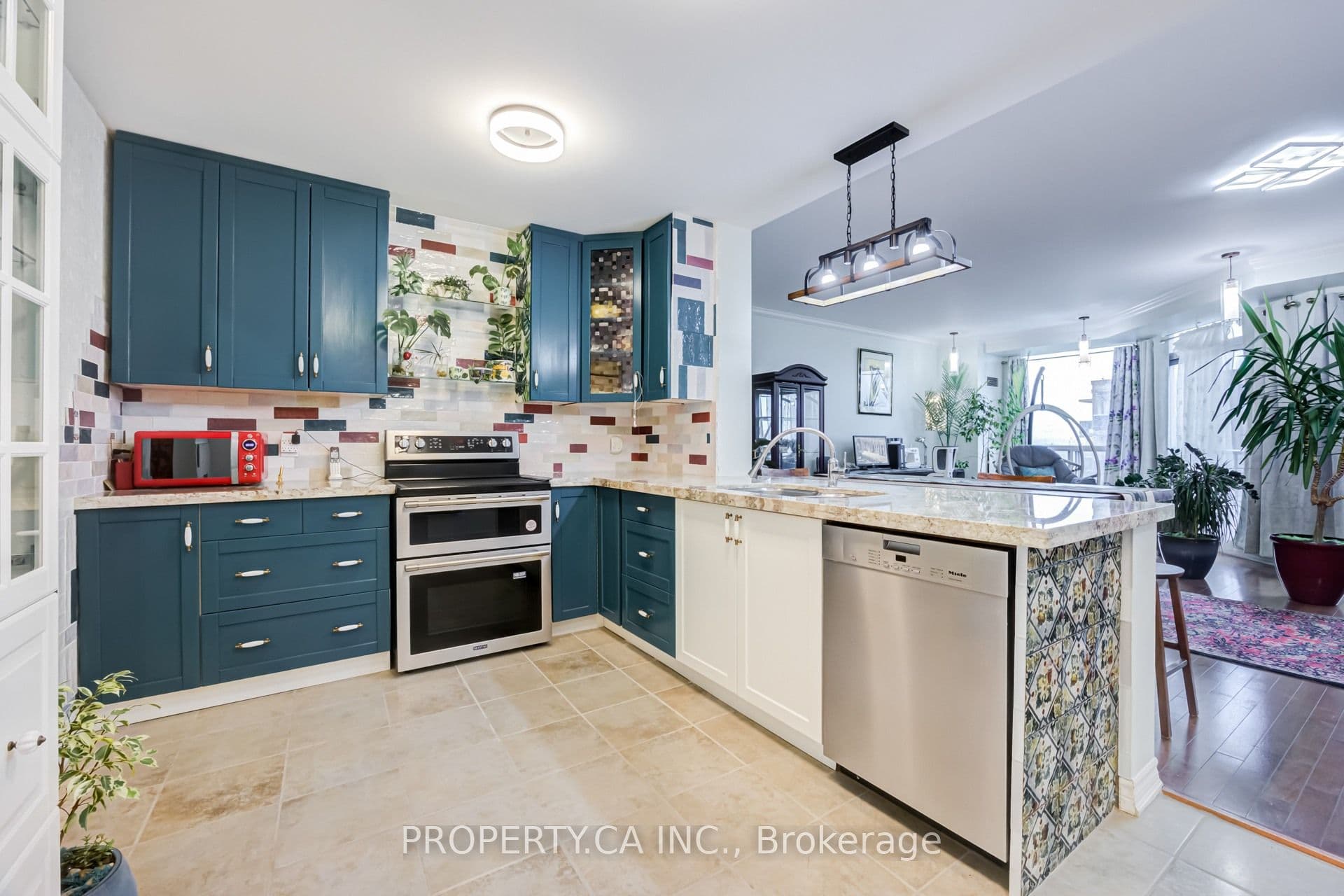 Unit 701 4200 Bathurst Street photo 1