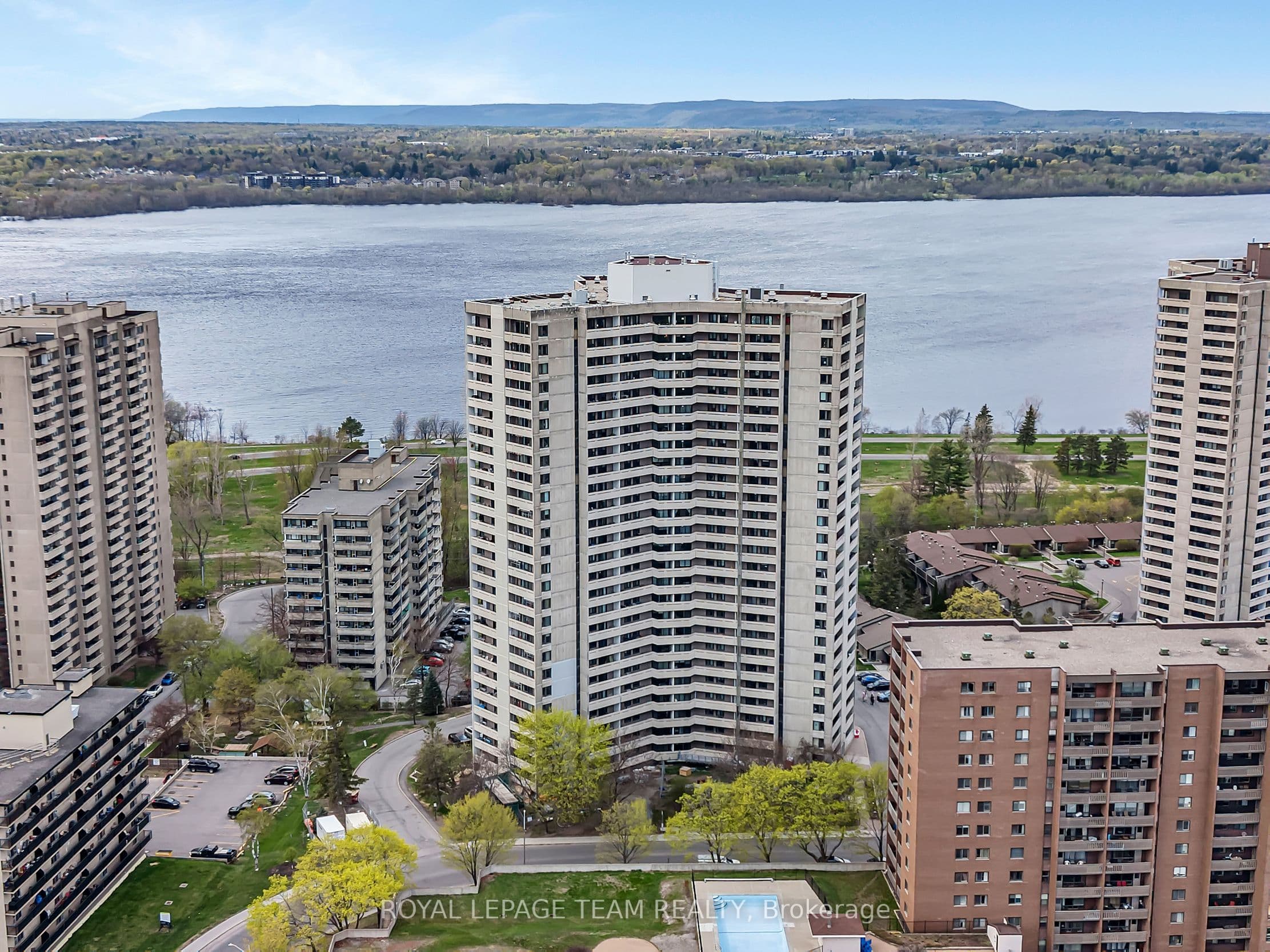 Unit 2309 1171 Ambleside Drive photo 1