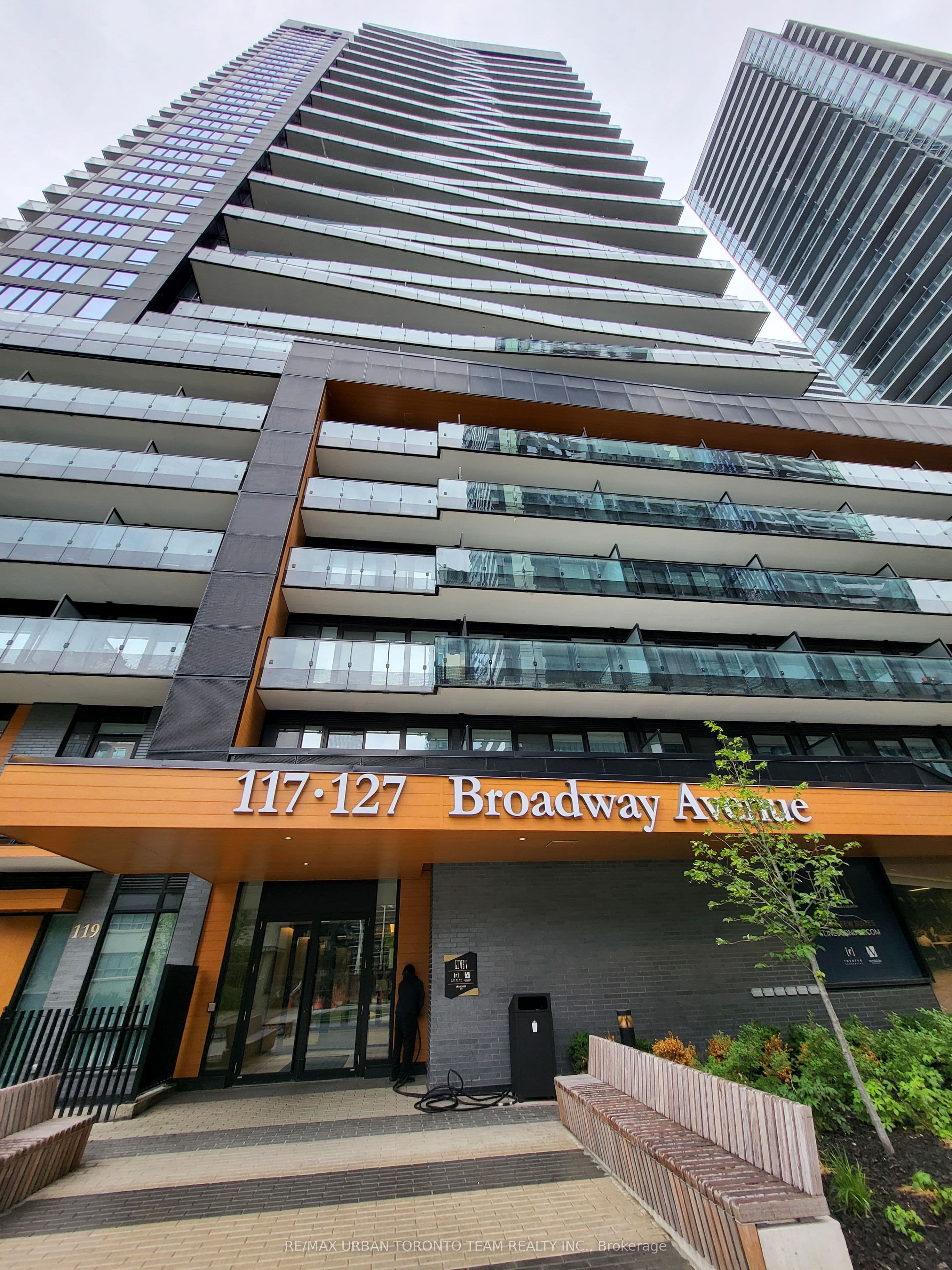 Unit 3904 117 Broadway Avenue photo 1