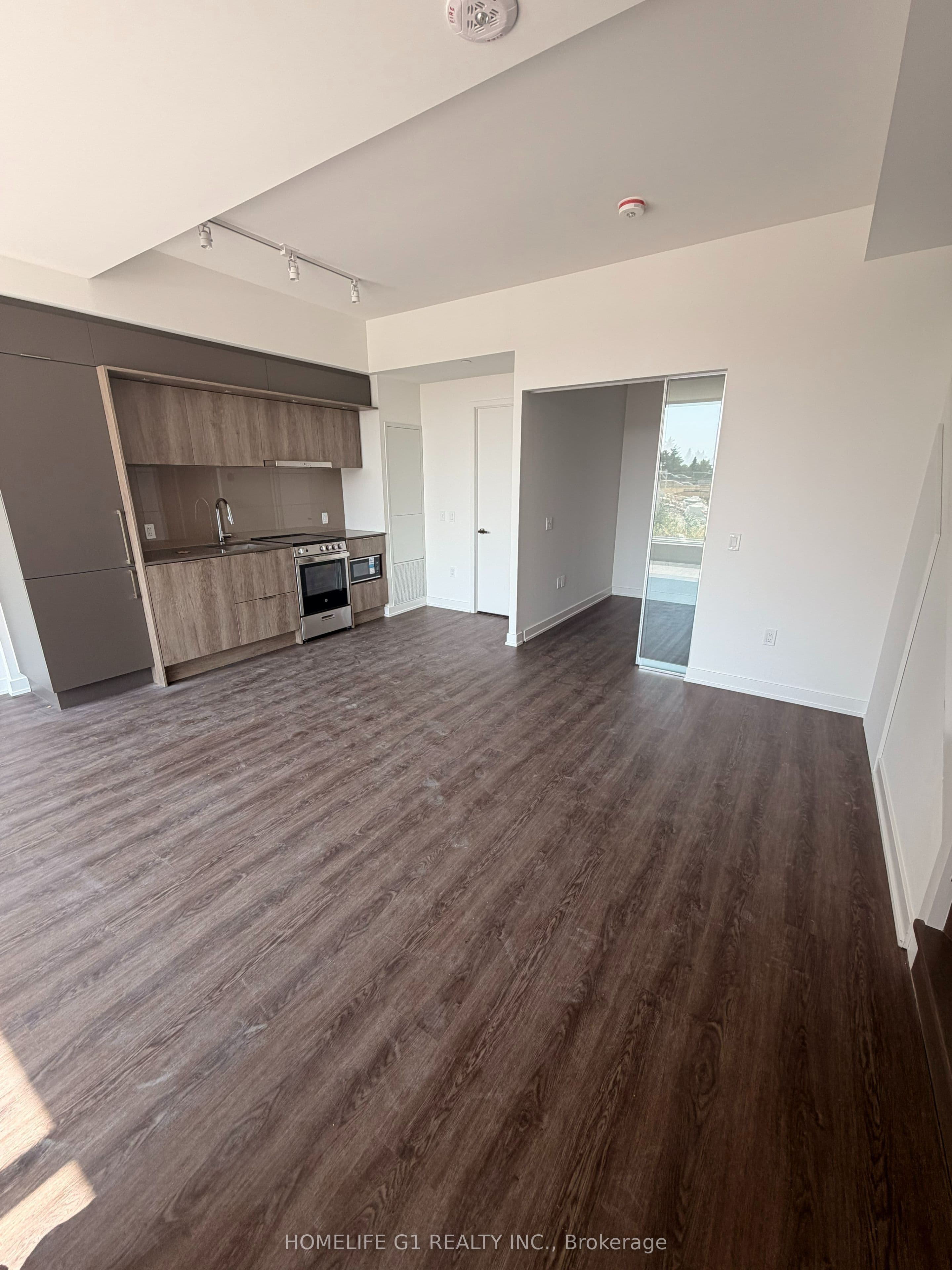 Unit TH2 448 Burnhamthorpe Road photo 1