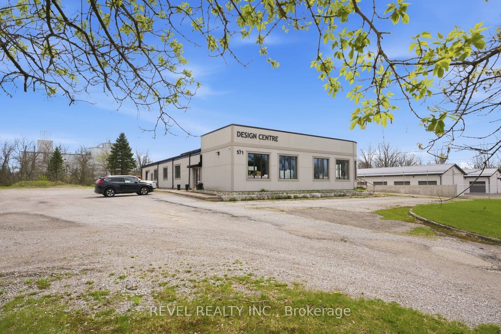 571 Bank Street photo 1
