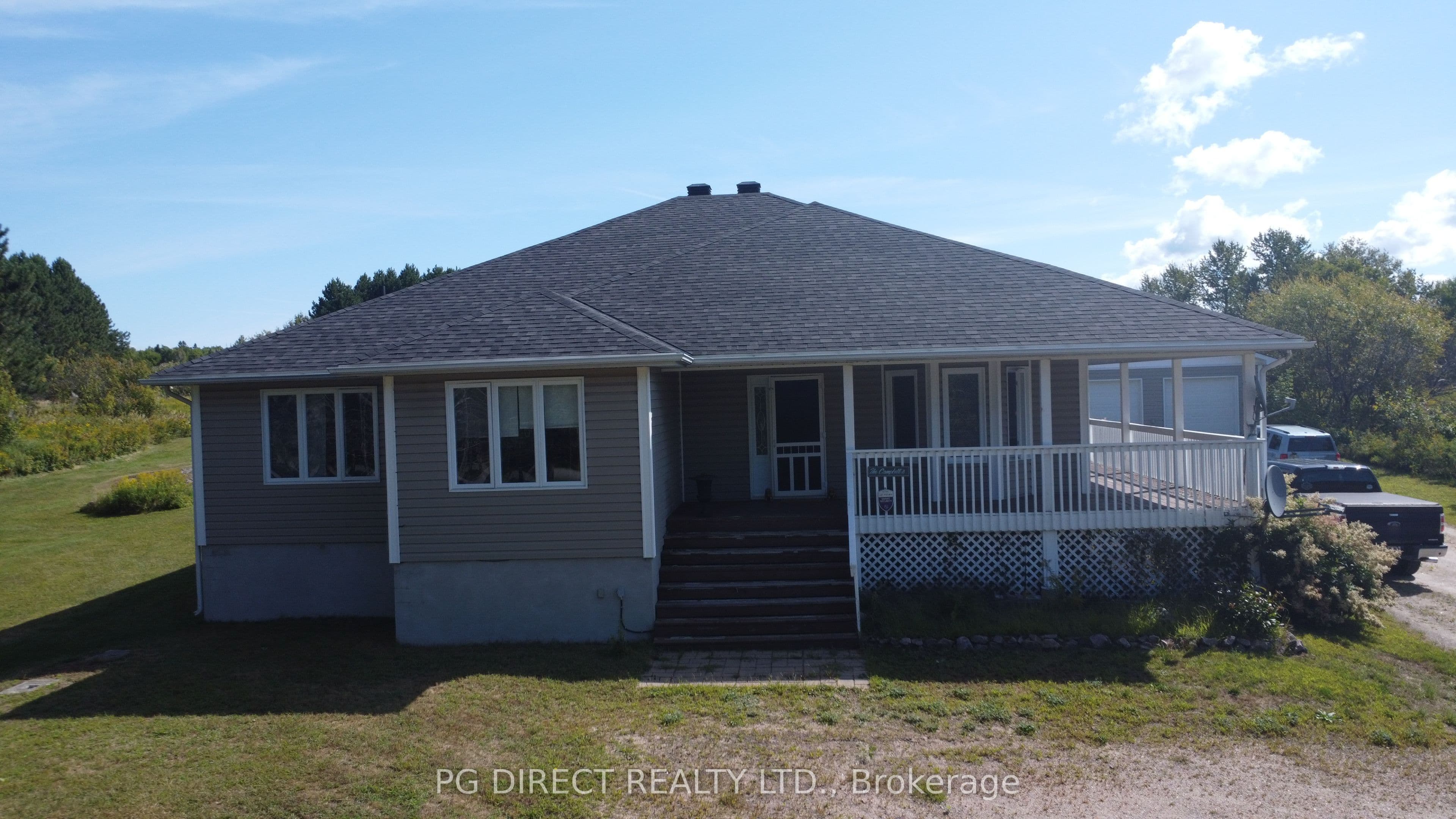 270 Pinecreek Crescent photo 1