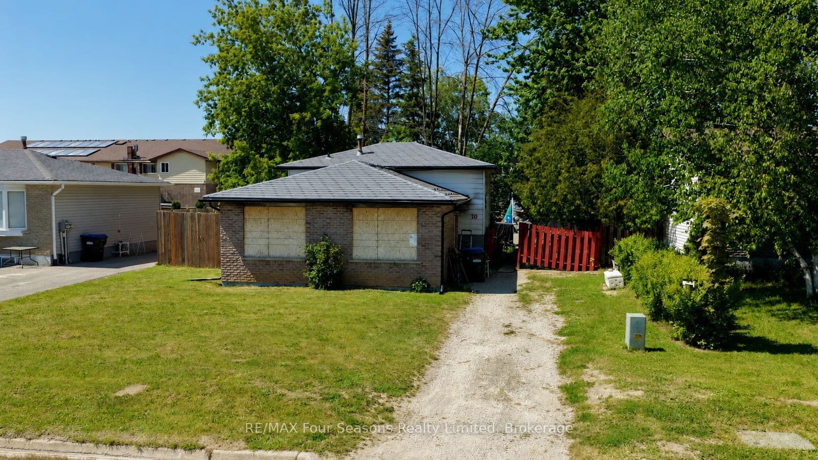 10 Rhonda Road photo 1