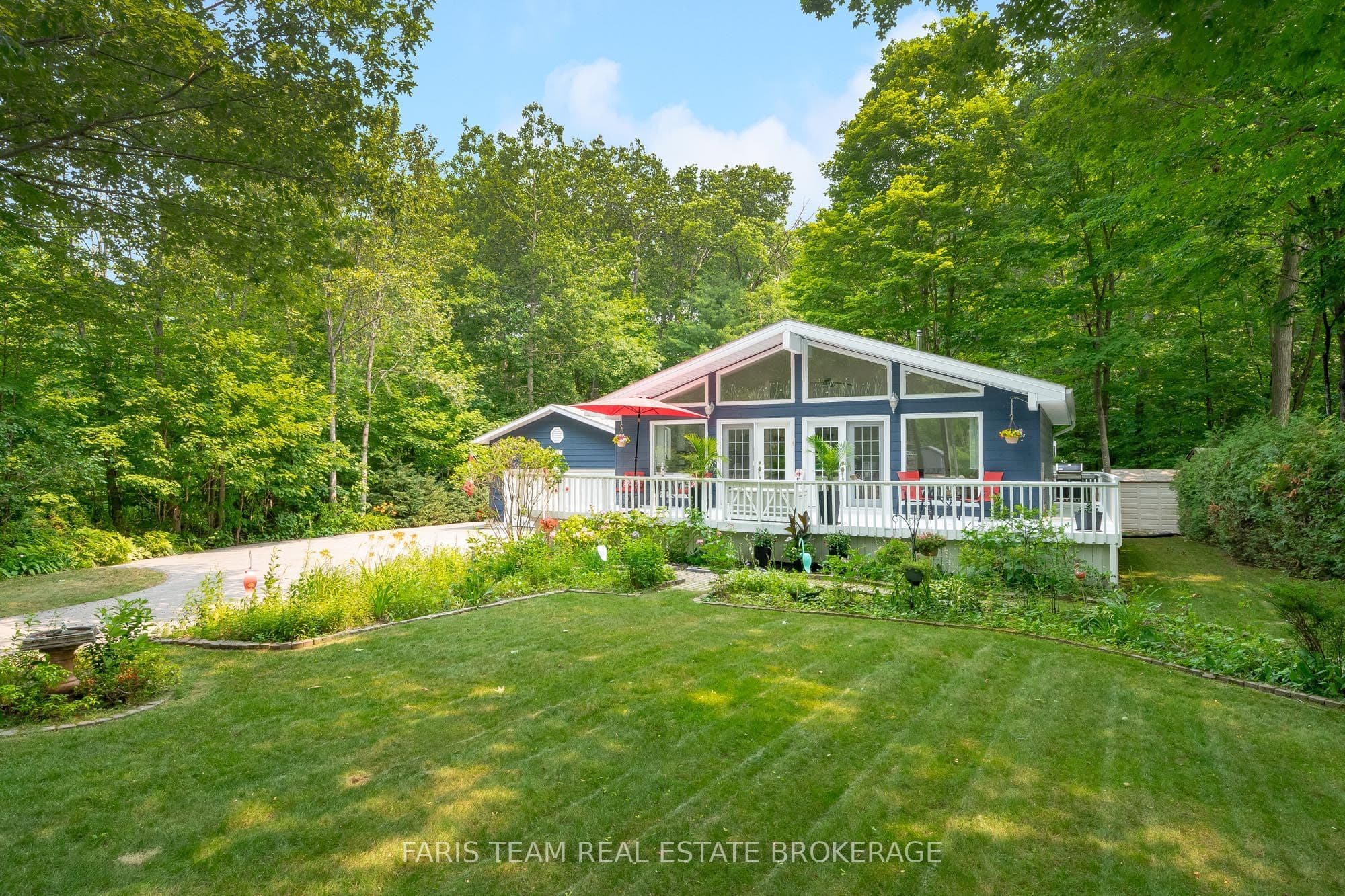 33 Oneida Crescent photo 1