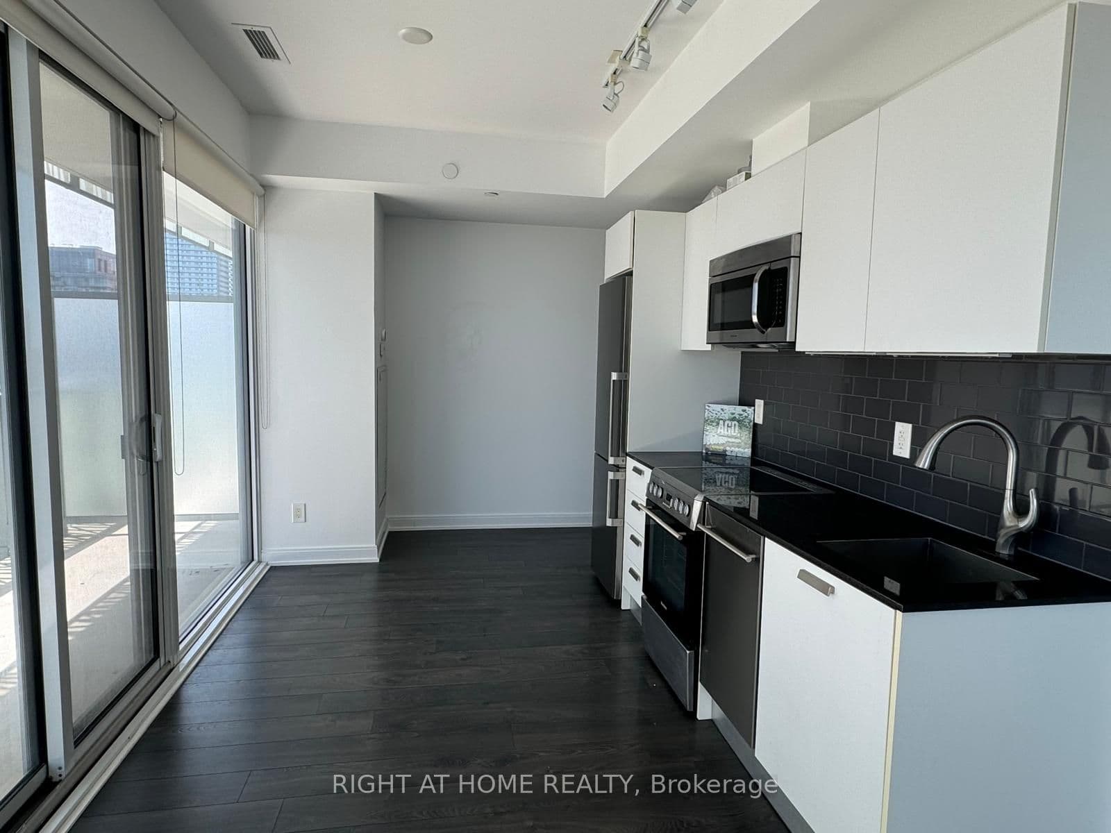 Unit 2802 42 Charles Street photo 1