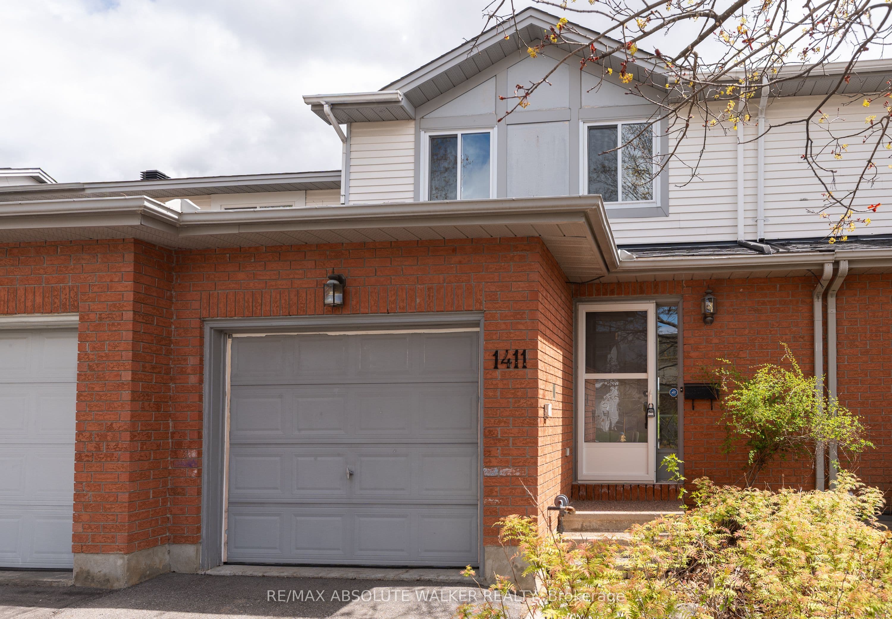 1411 Caravel Crescent photo 1