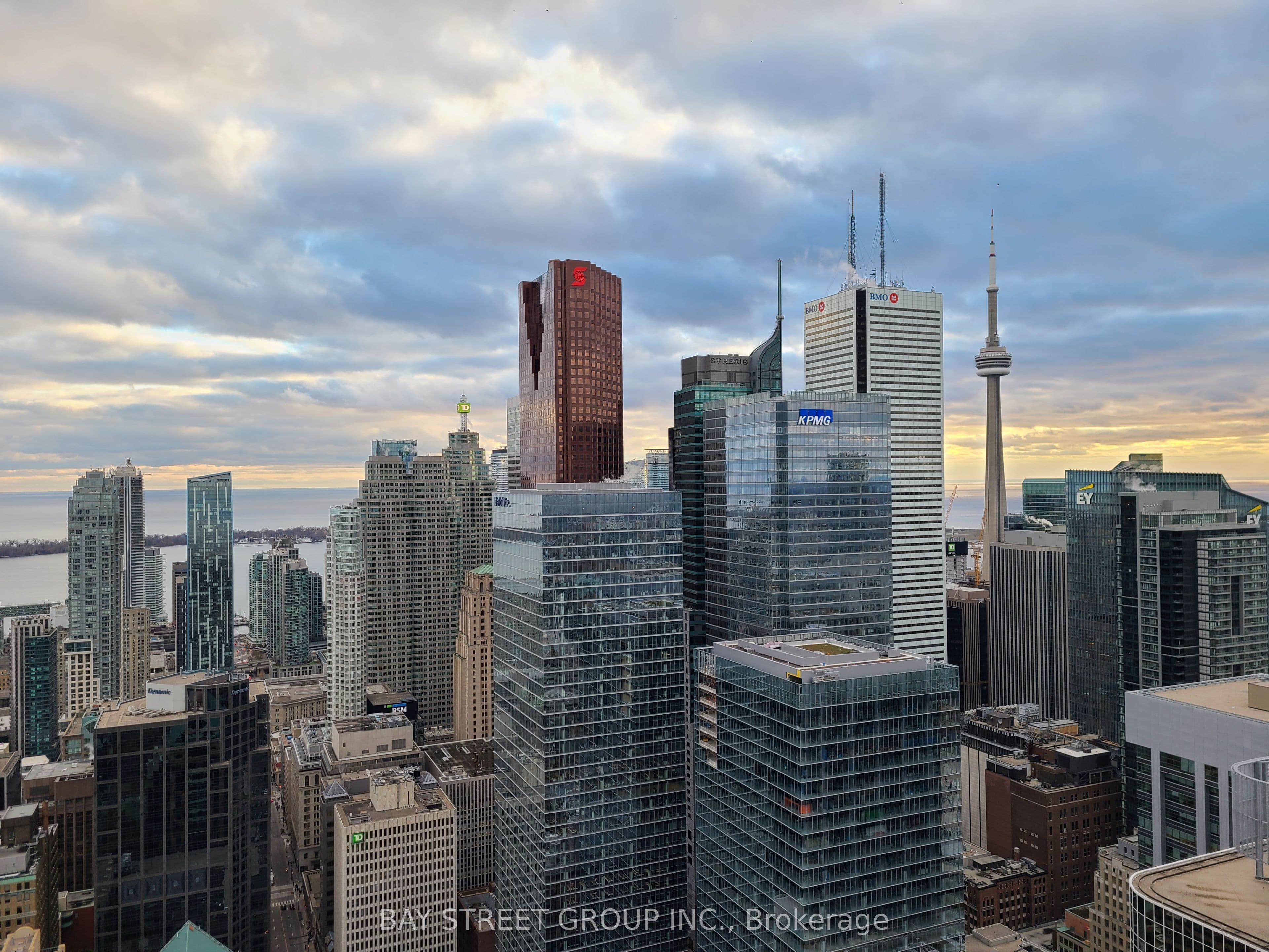 Unit 5709 197 Yonge Street photo 1