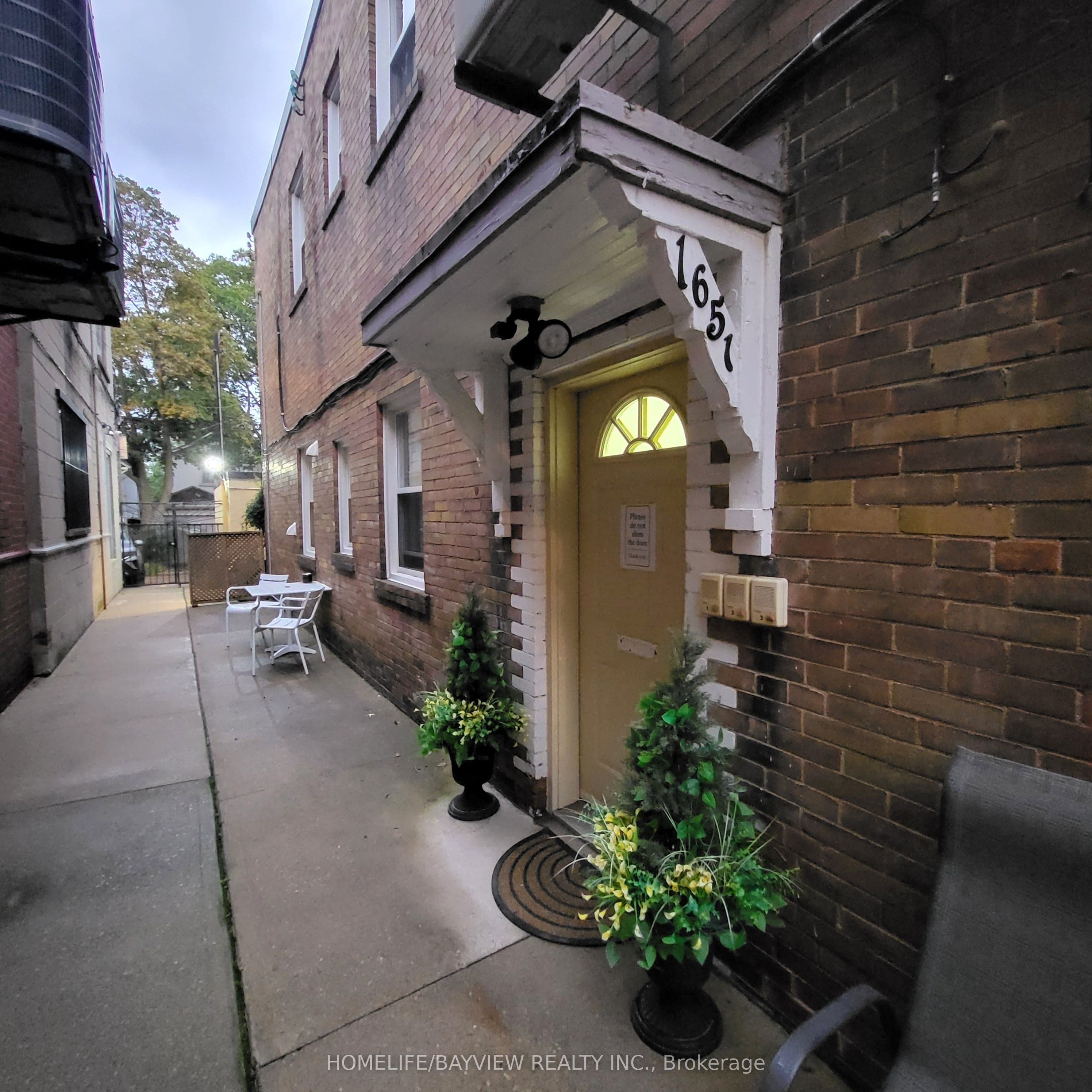 Unit 2 1651 Bayview Avenue photo 1
