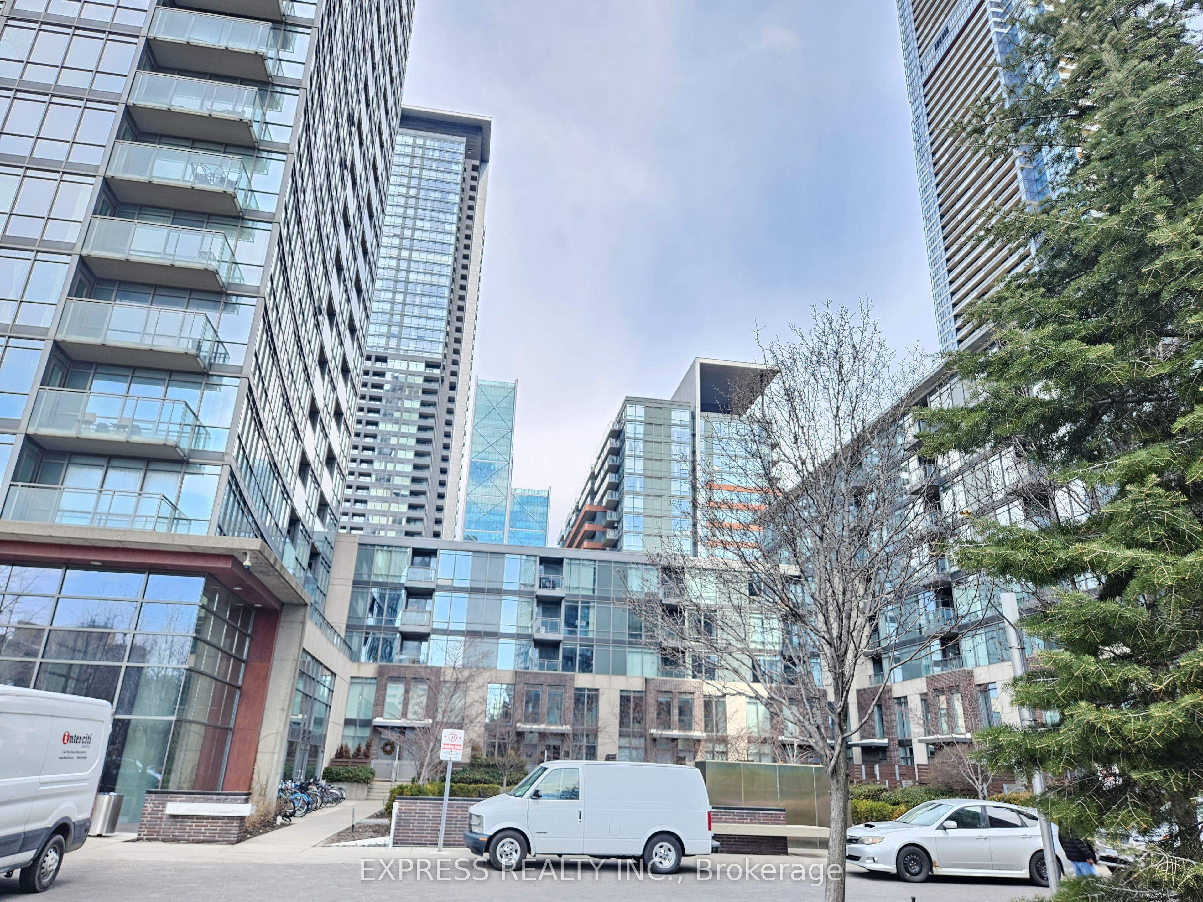 Unit 705 15 Fort York Boulevard photo 1