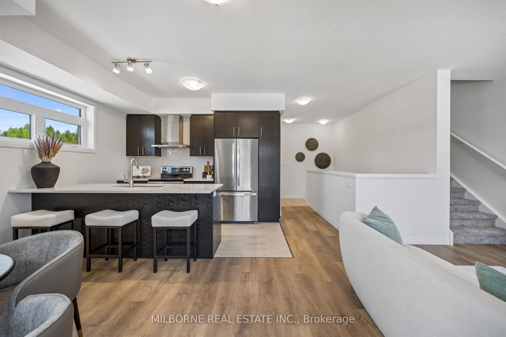 36 Thatcher Drive photo 1