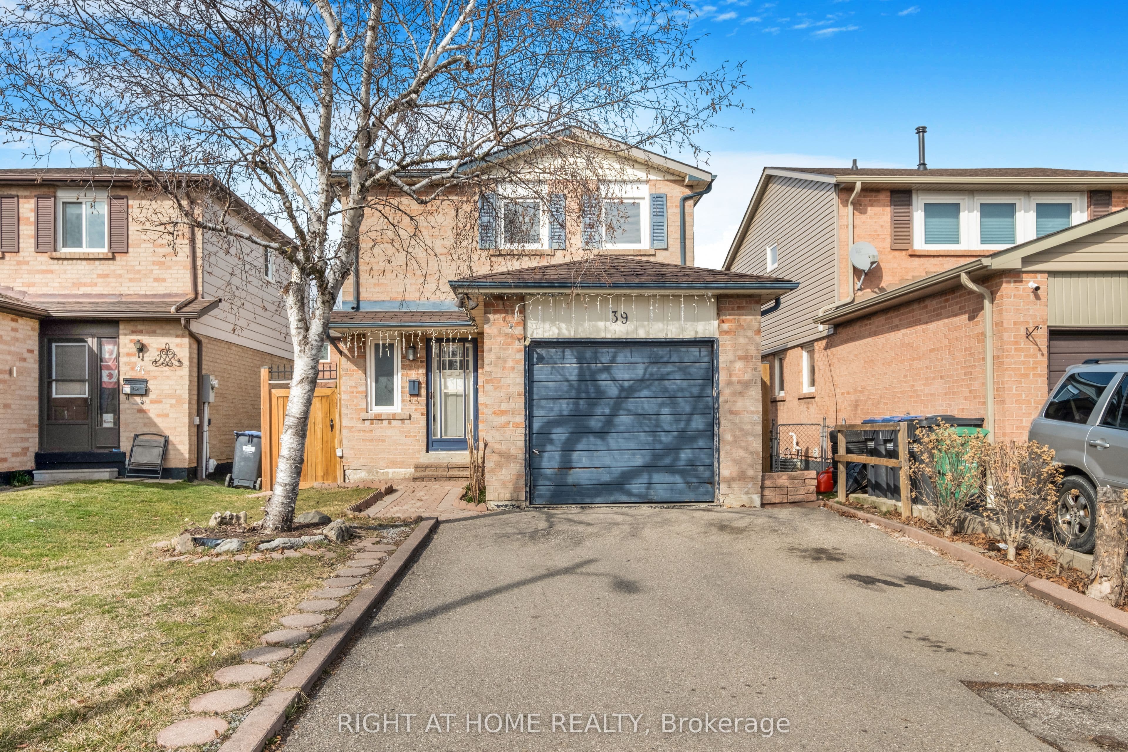 39 Martindale Crescent photo 1