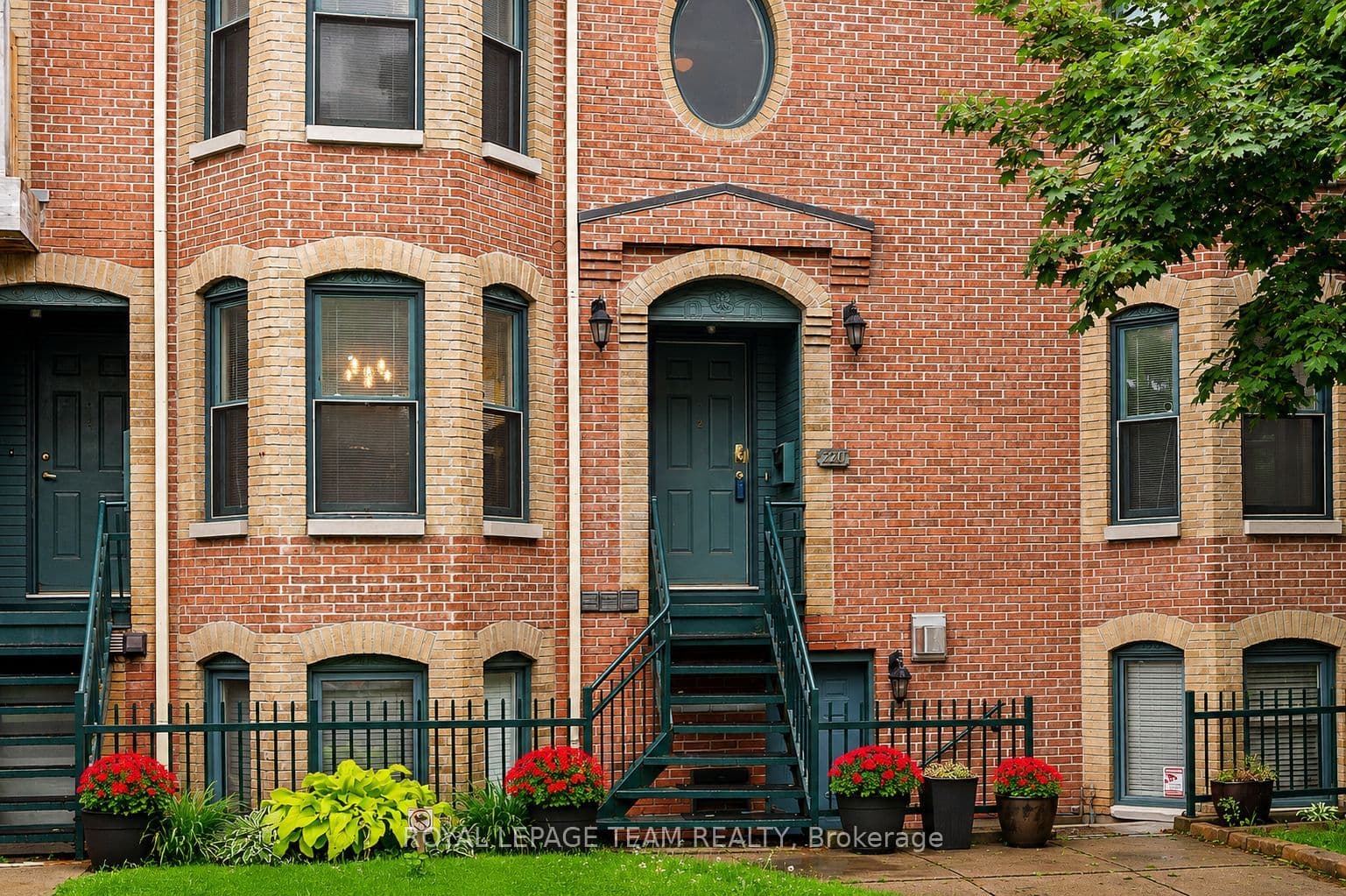 Unit 2 220 Wilbrod Avenue photo 1
