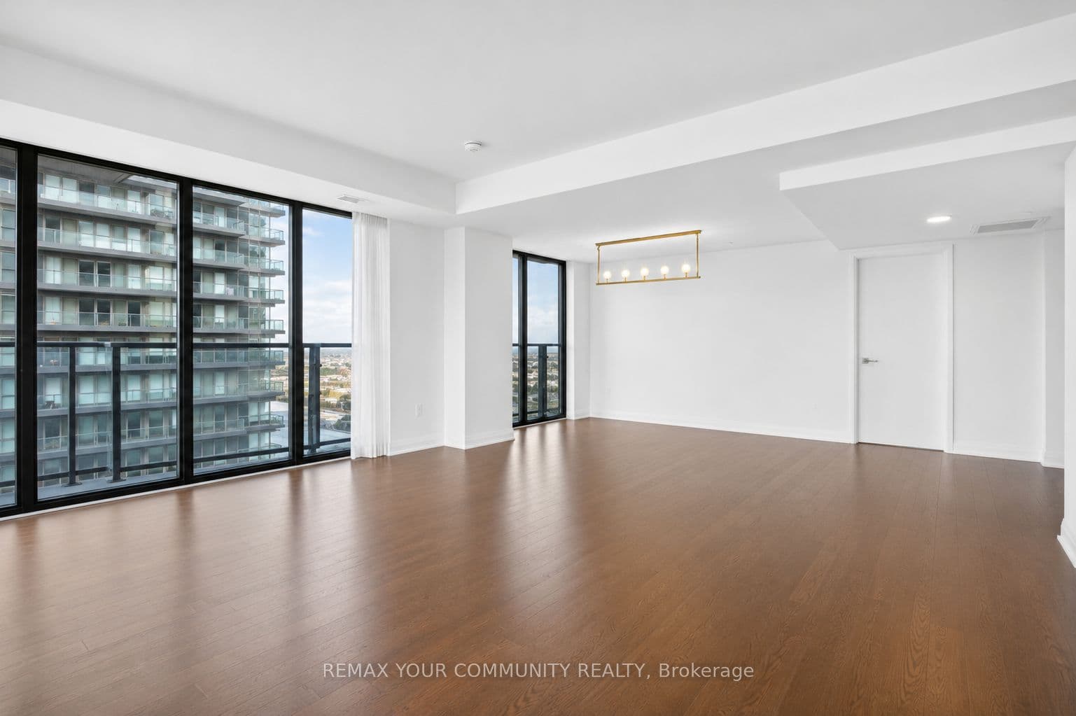 Unit 1305 33 Frederick Todd Way photo 1