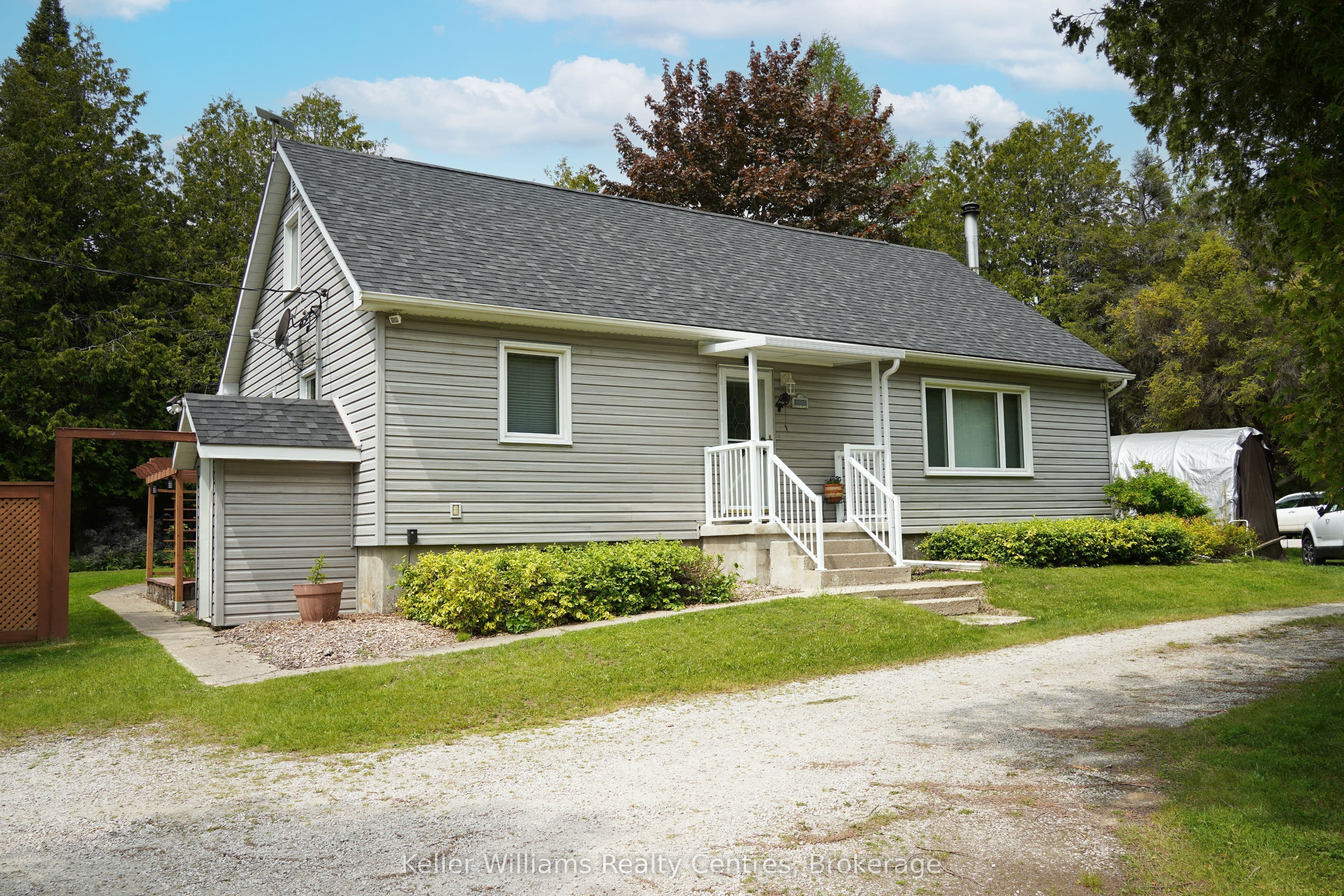 668 Pike Bay Road photo 1