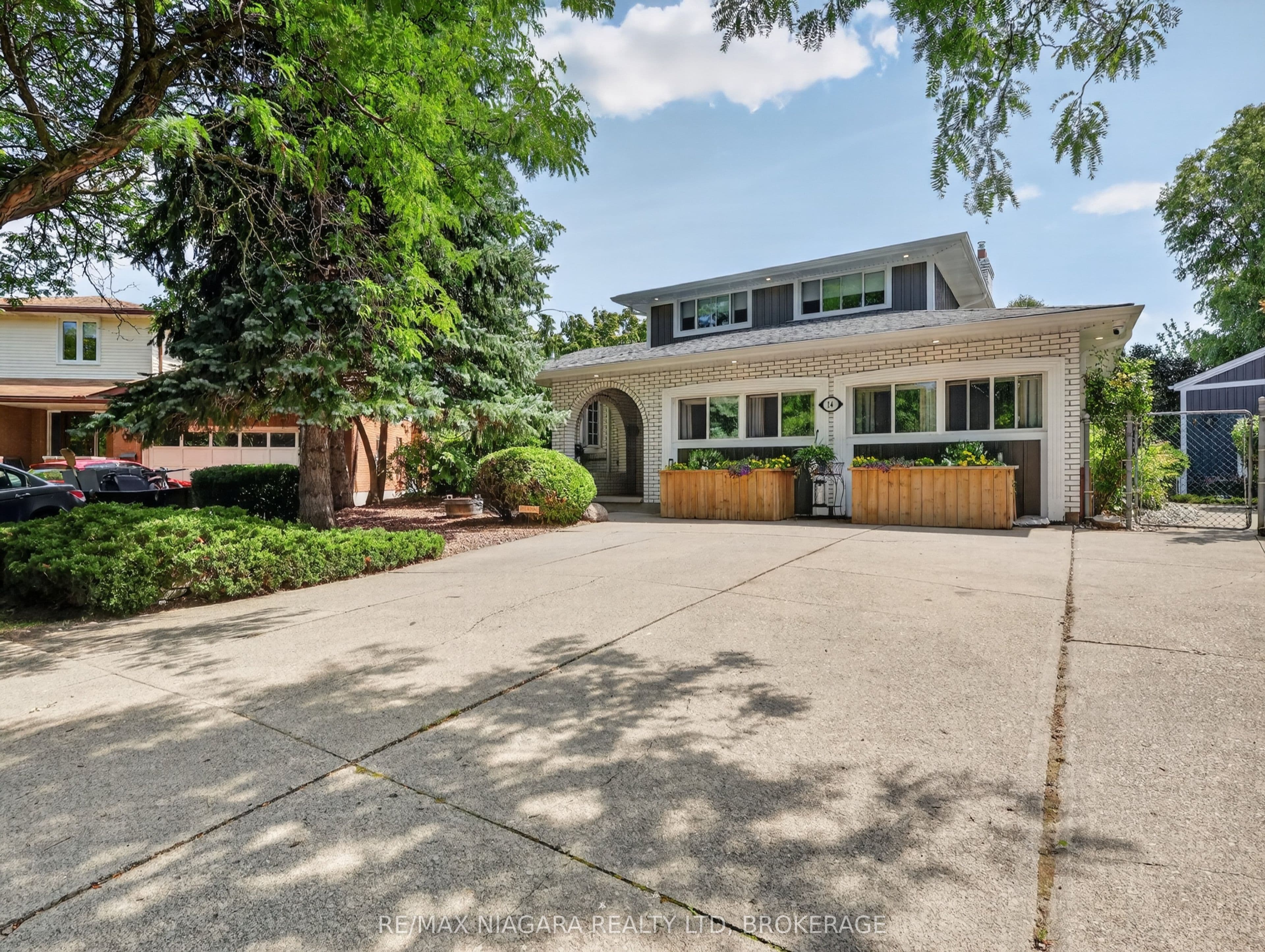 14 Fairlawn Court photo 1