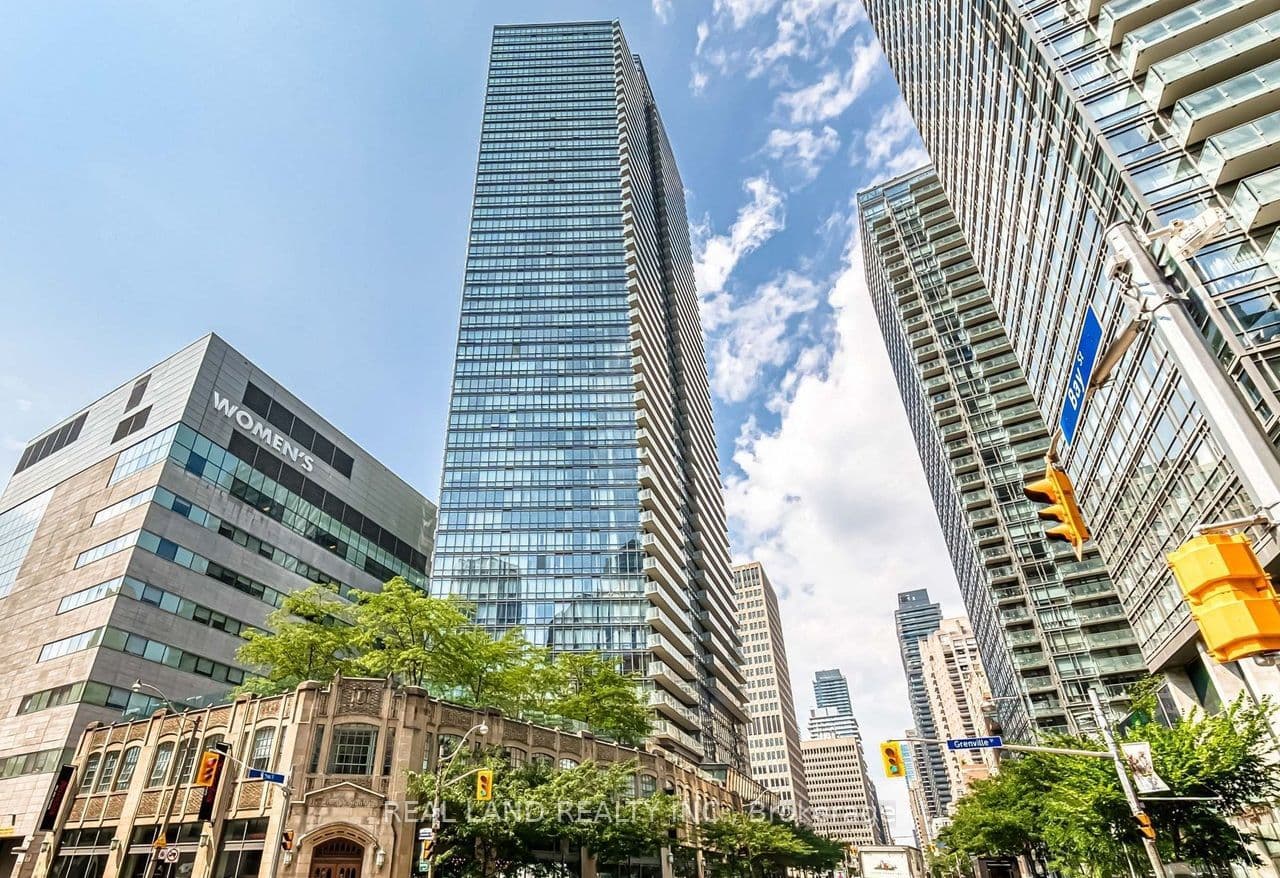 Unit 502 832 Bay Street photo 1